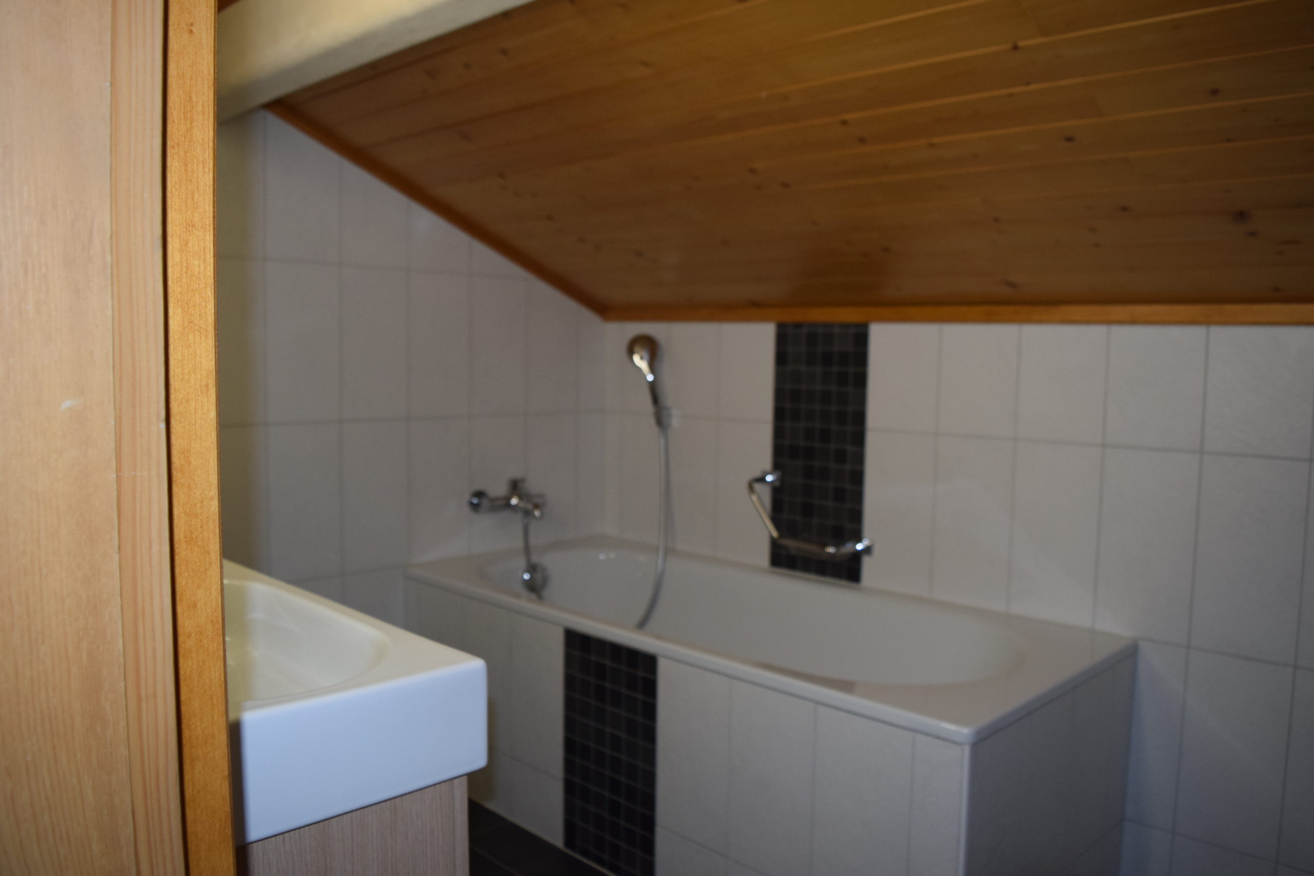Dachgeschossbad mit Wanne