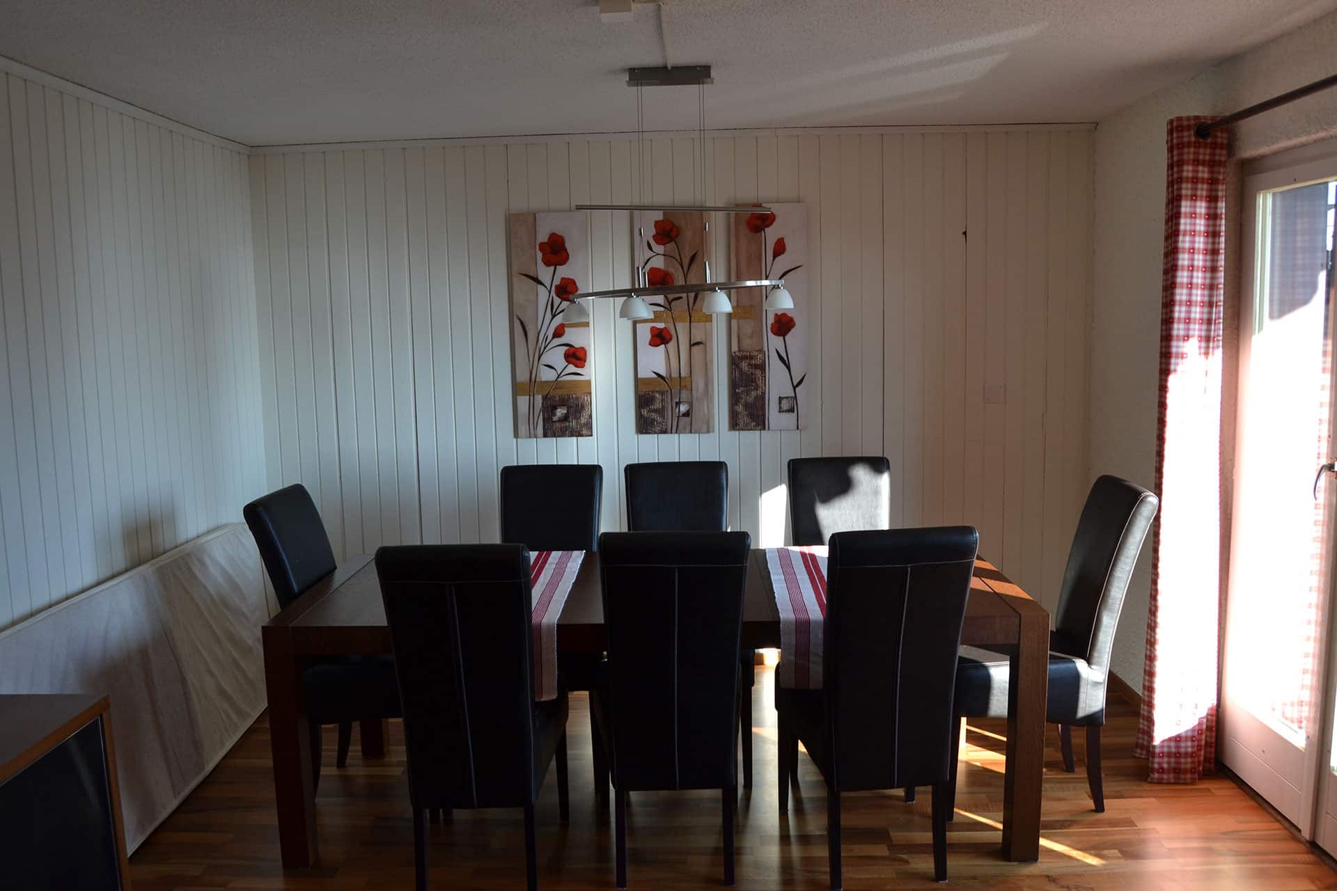 Esszimmer mit Tageslicht