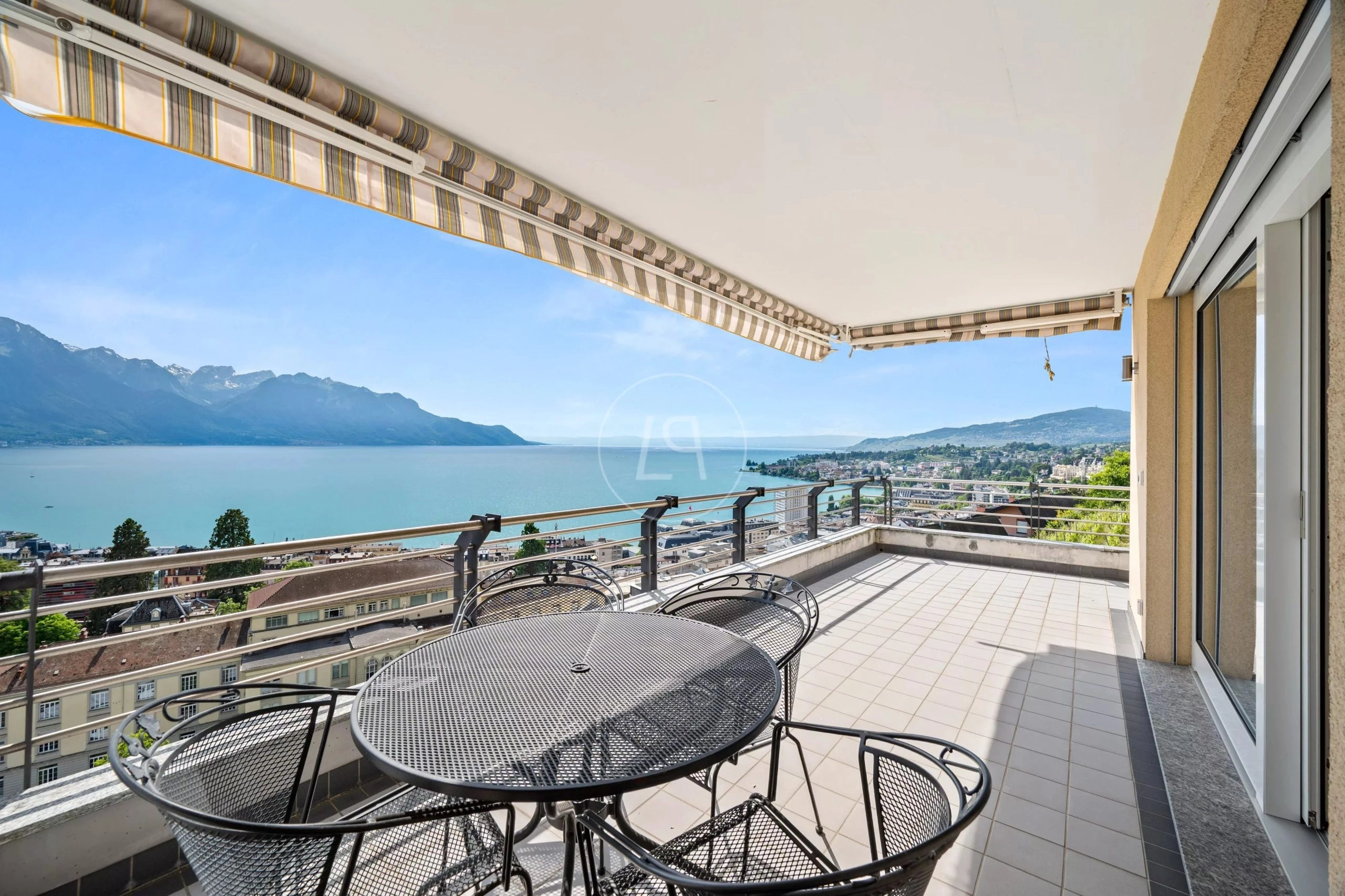 Balkon mit Seeblick