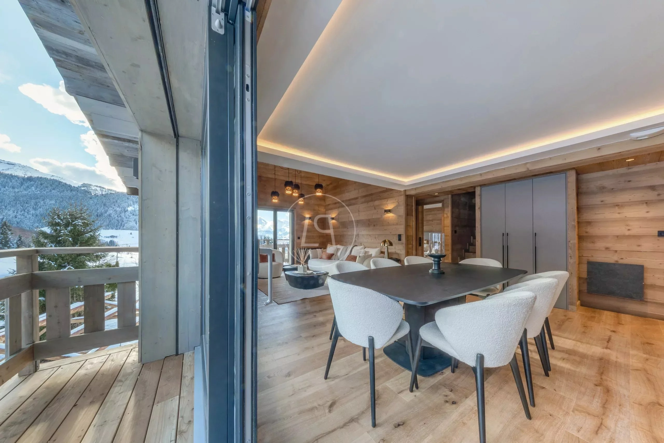 Alpenwohnung mit Terrasse und Bergblick
