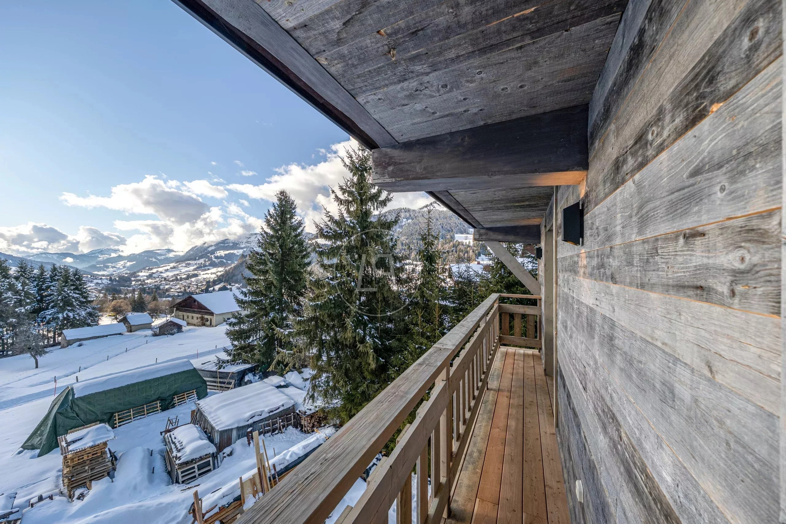 Balkon mit Bergblick