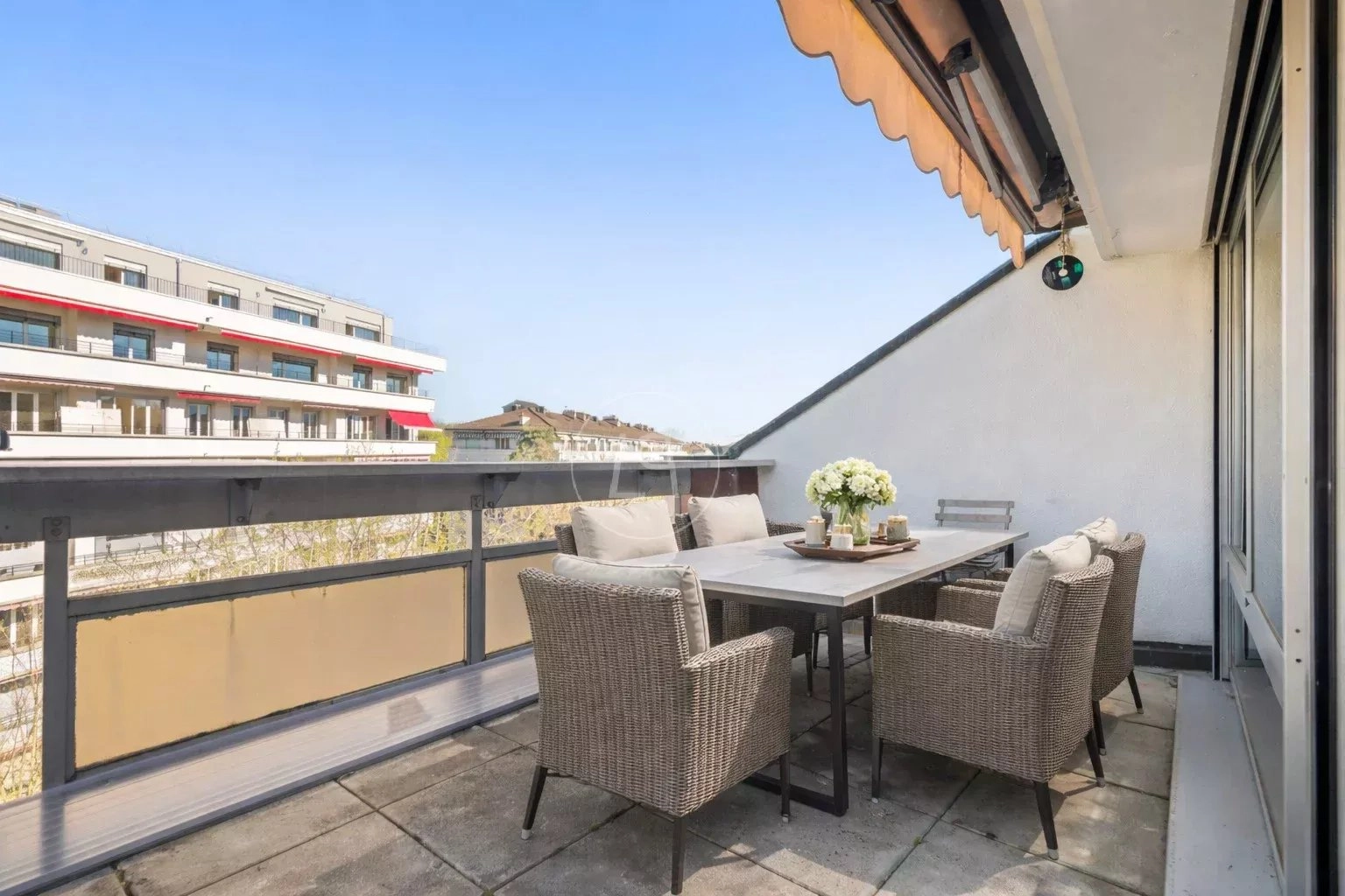 Balkon mit Sitzgruppe