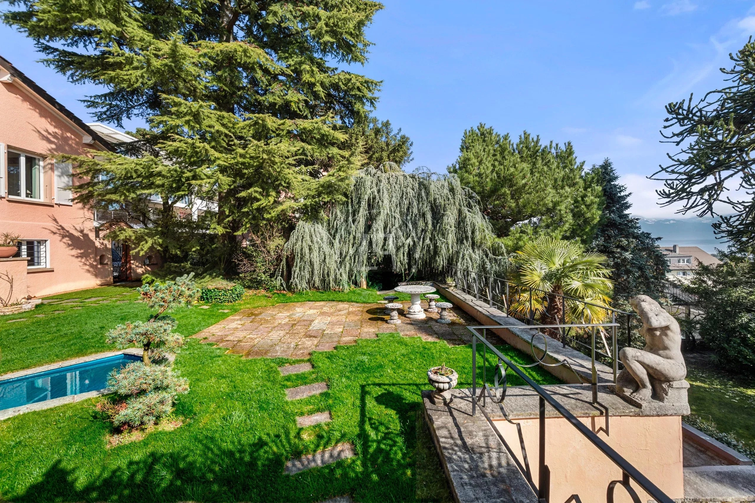 Garten mit Terrasse und Meerblick