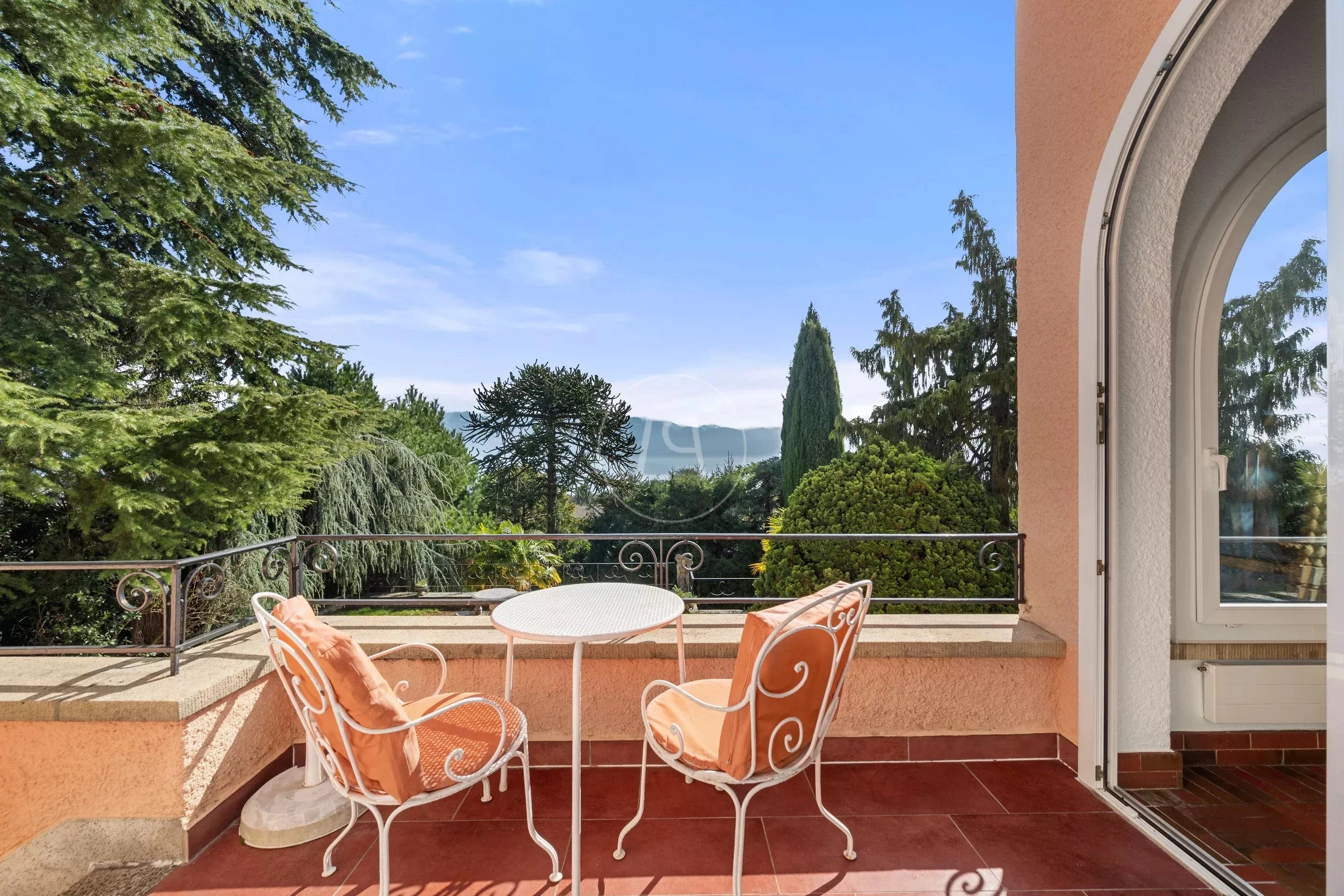 Terrasse mit Ausblick ins Grüne