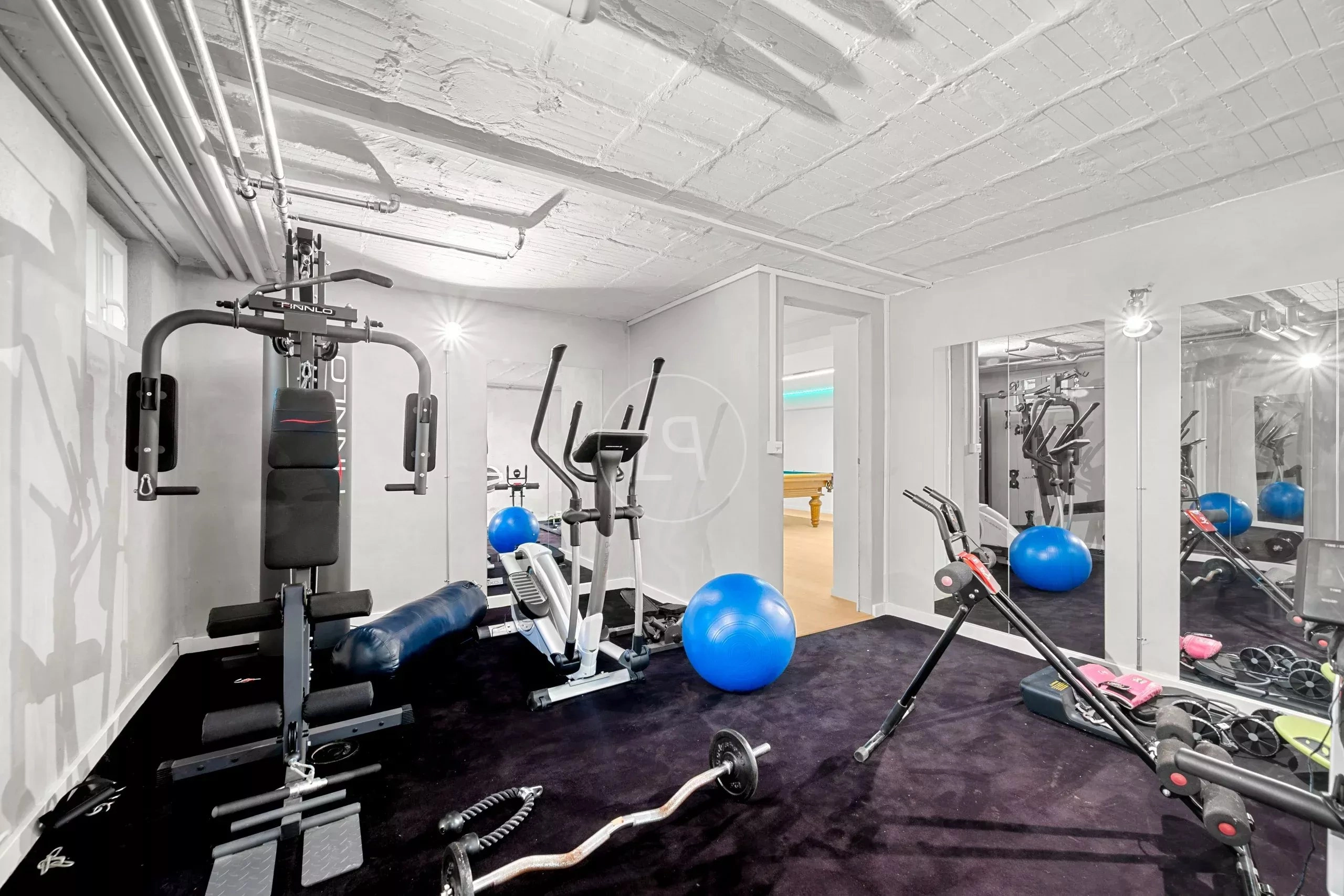 Privater Fitnessraum im Untergeschoss