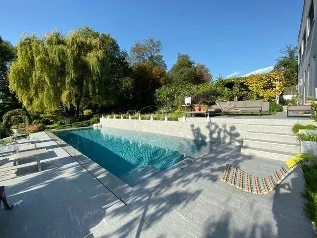 Poolbereich im Garten