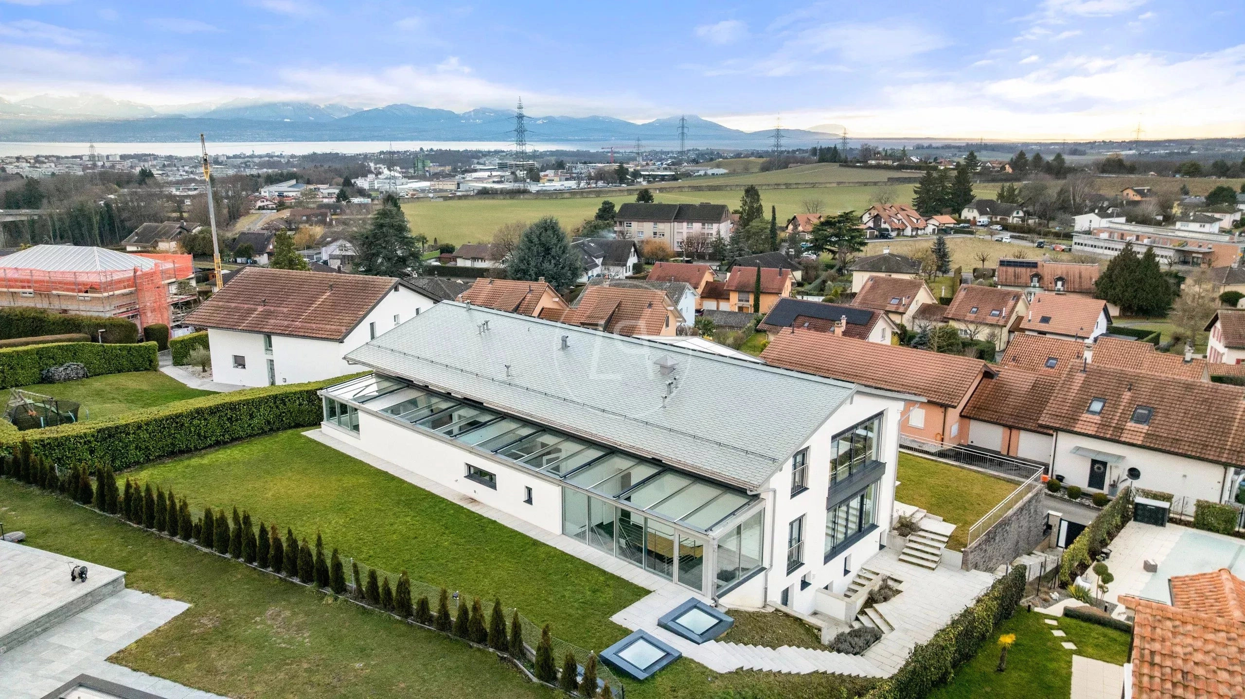 Wohnhaus mit Seeblick und Garten