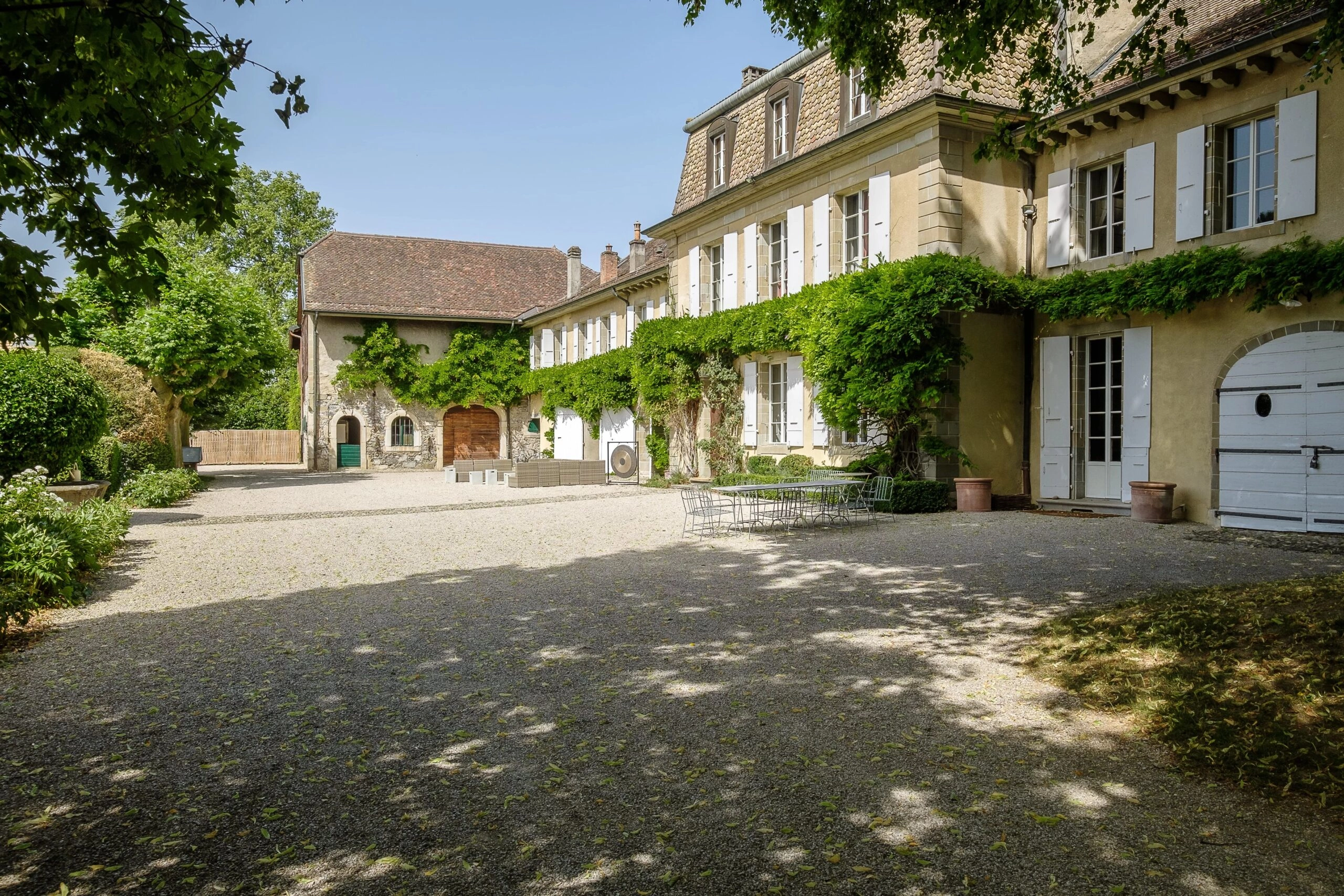 Historisches Anwesen mit begrüntem Innenhof