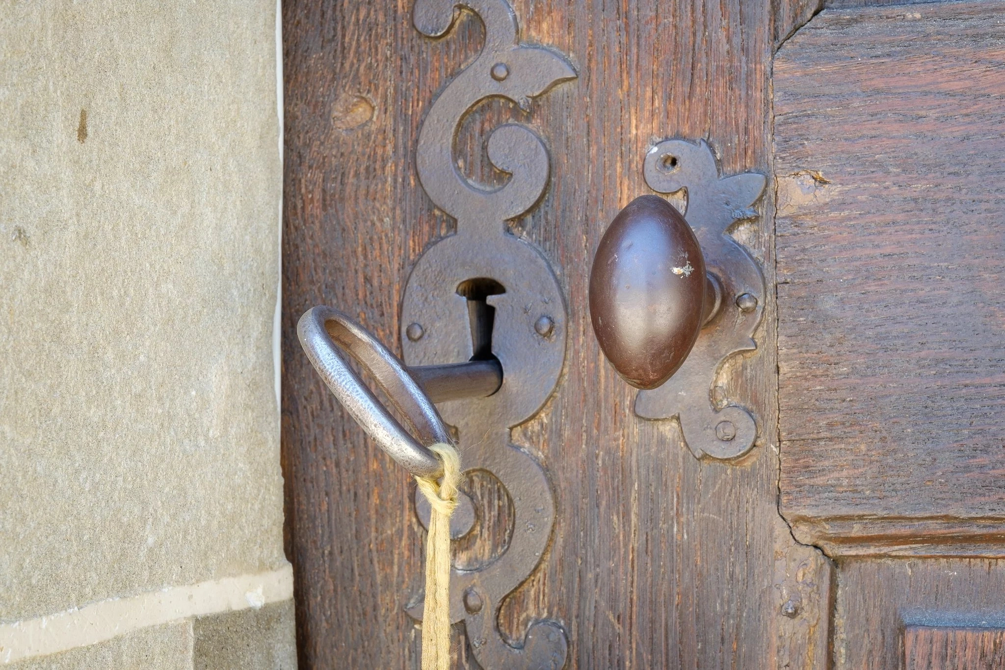 Historisches Türschloss aus Holz