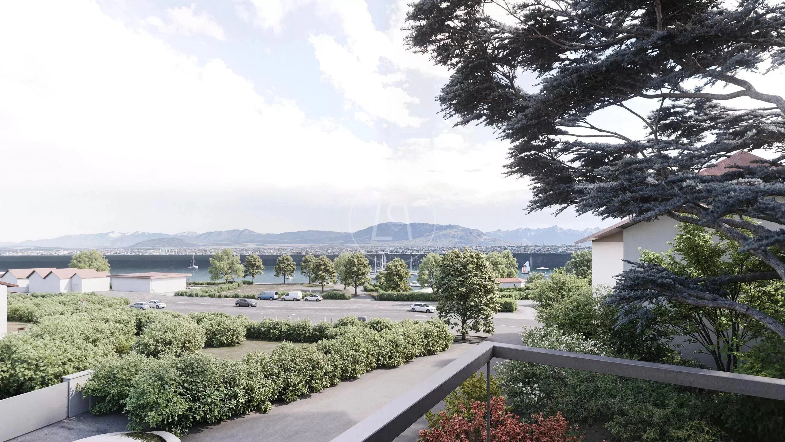 Blick auf See, Hafen und Berge
