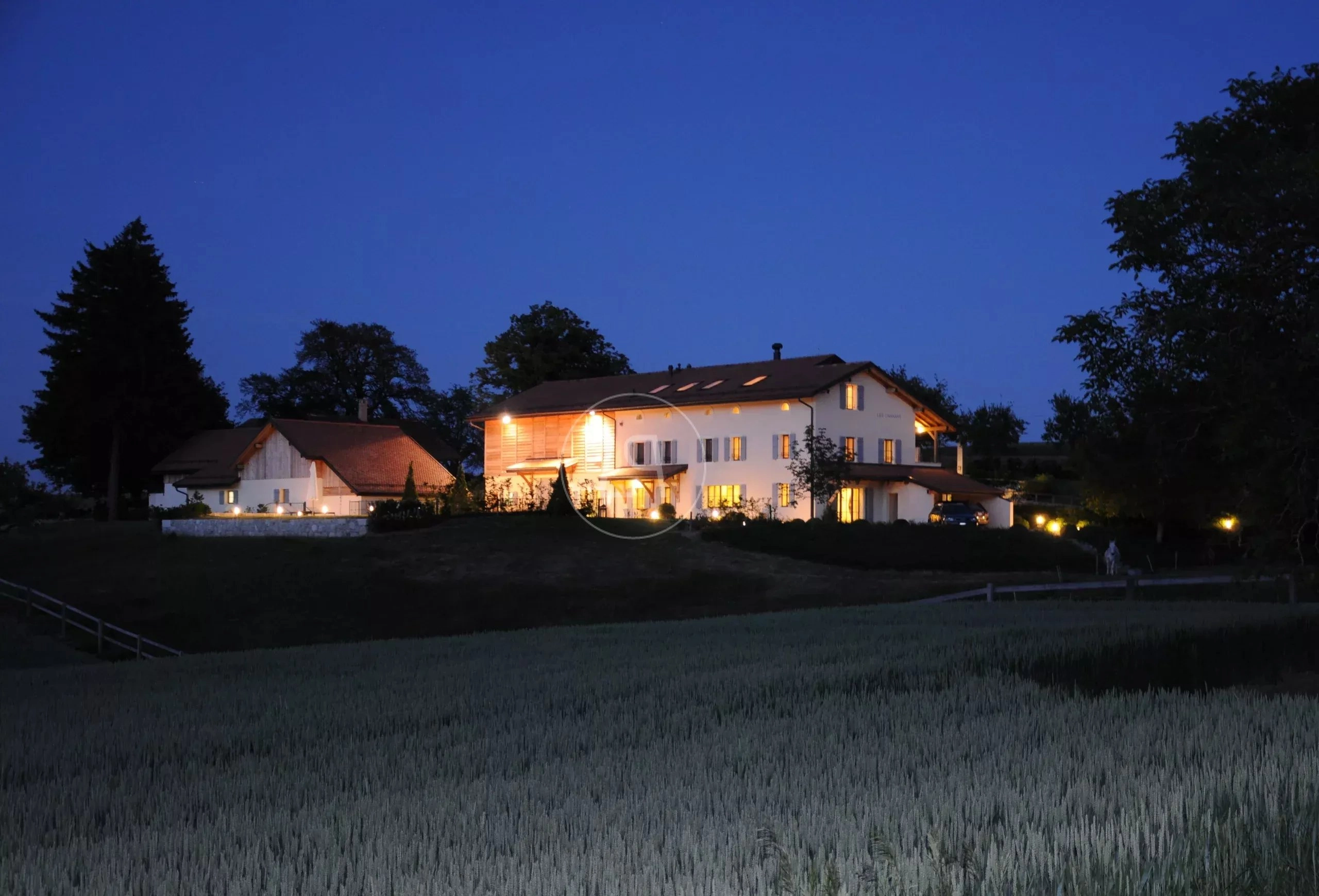 Landhaus bei Nacht