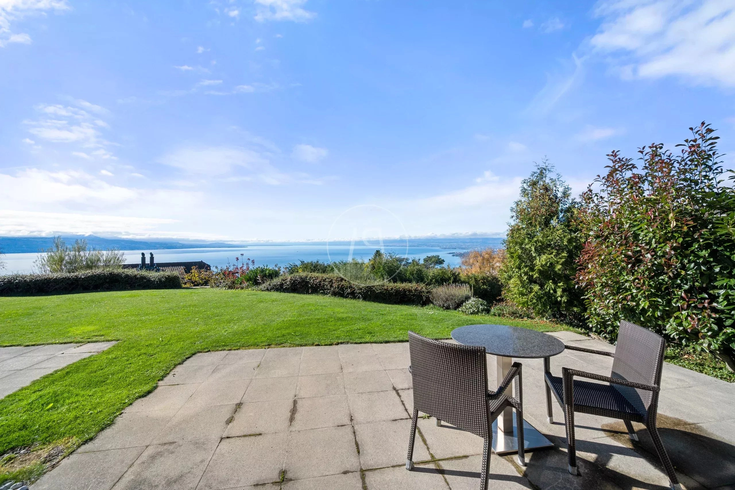 Terrasse mit Seeblick