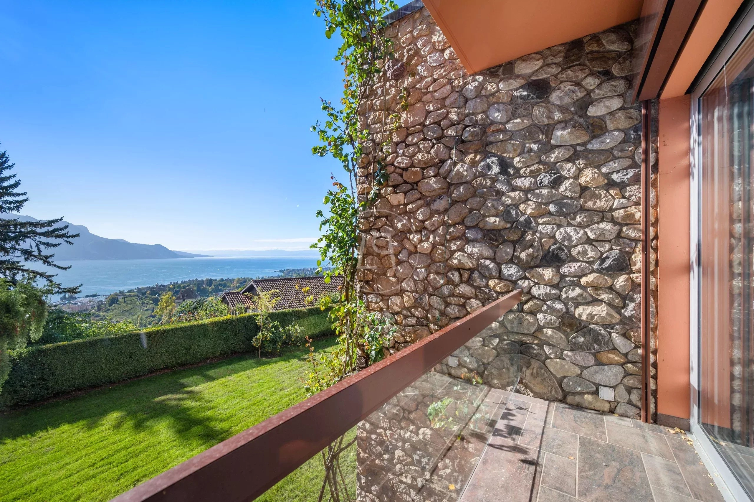 Balkon mit Seeblick