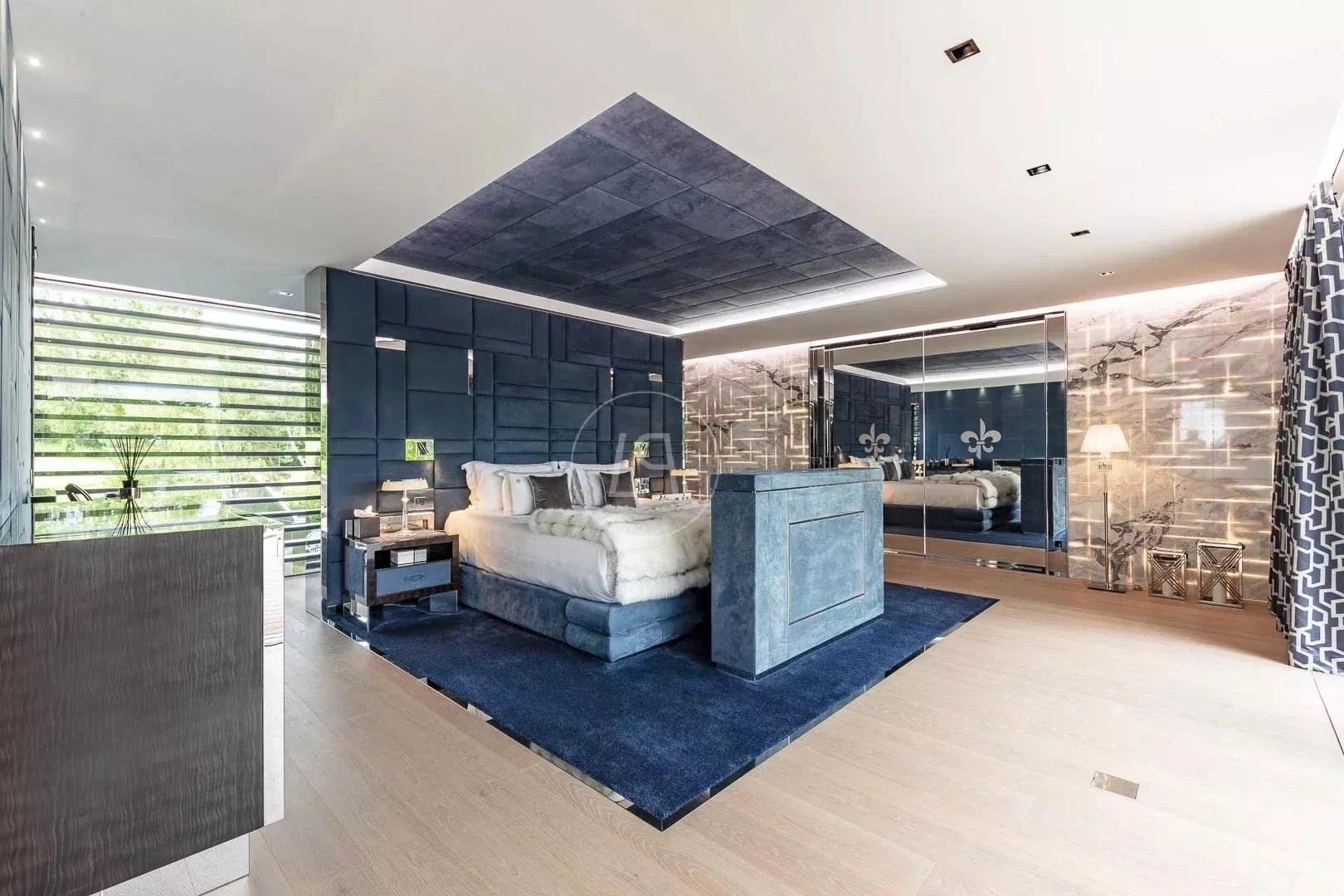 Luxuriöses modernes Schlafzimmer