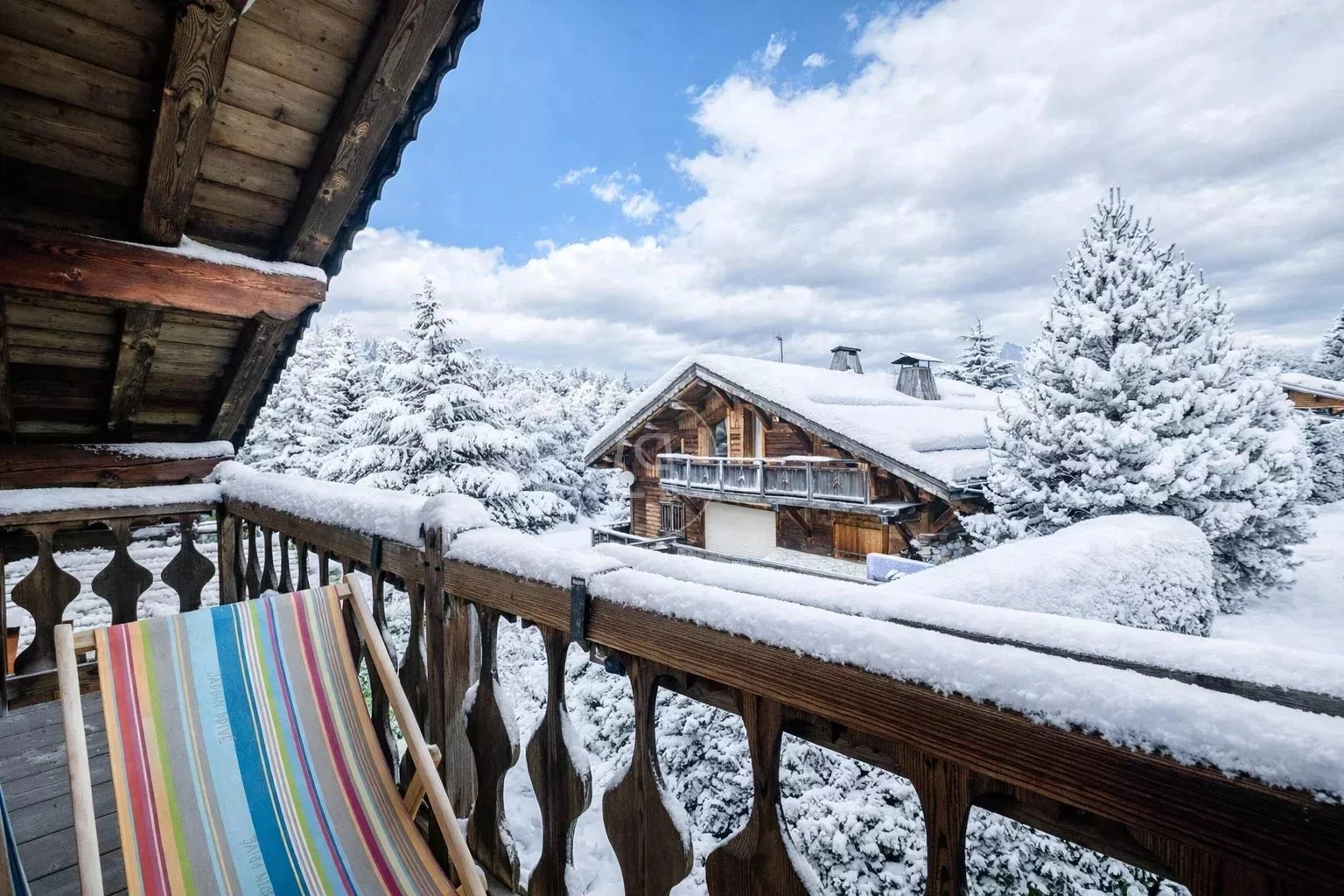Balkon mit Winterblick