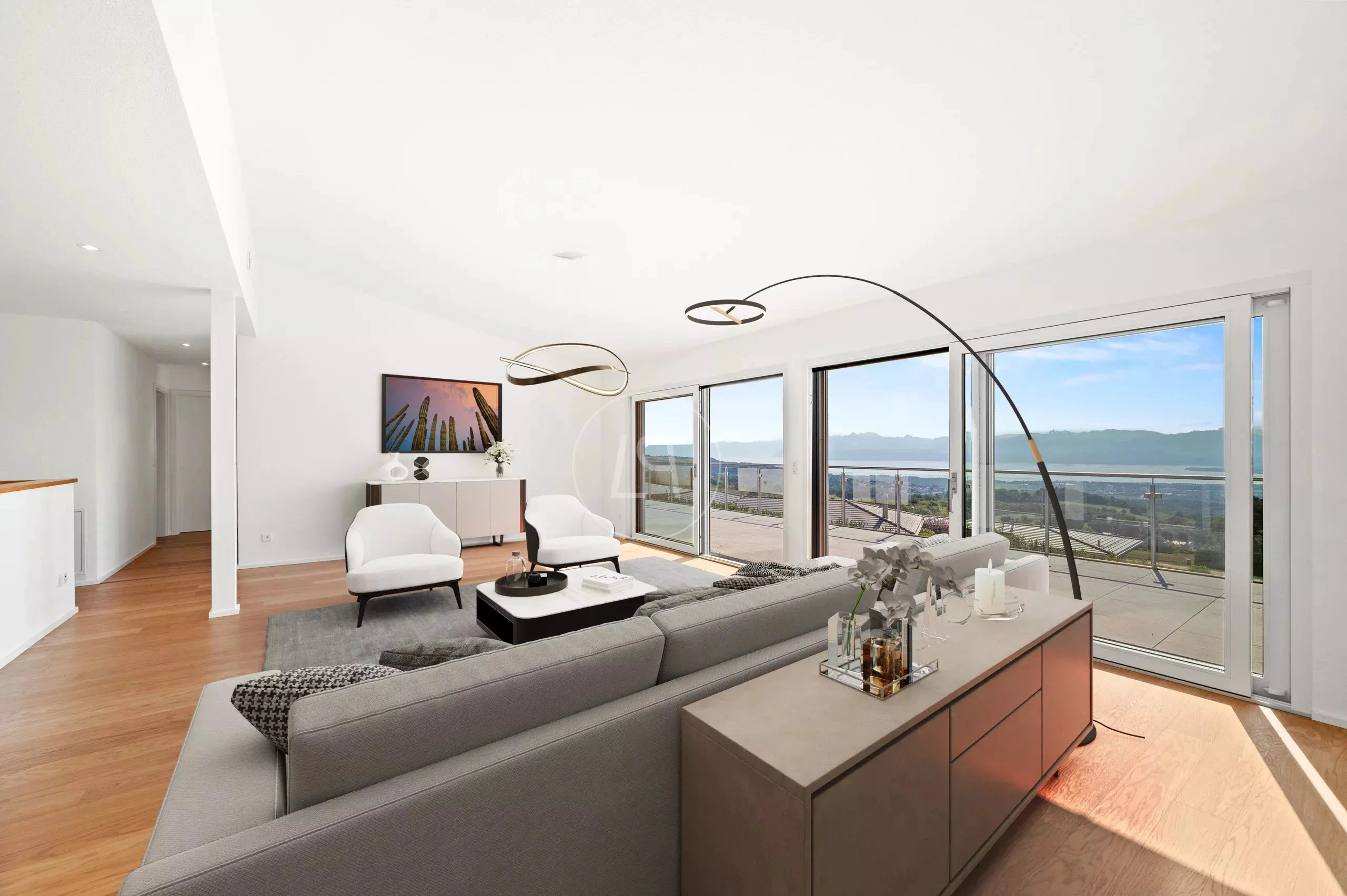 Modernes Wohnzimmer mit Panoramablick