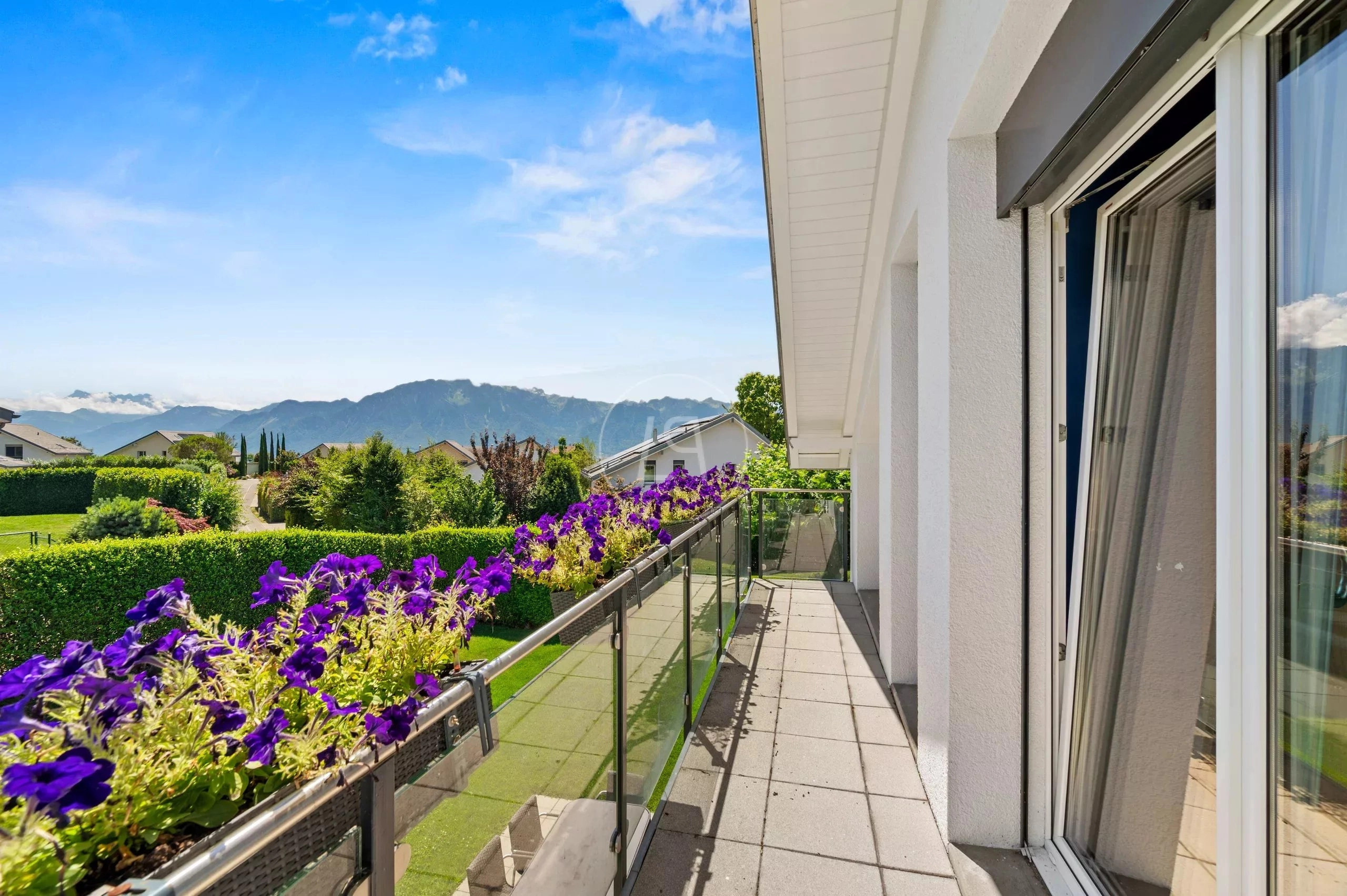 Balkon mit Bergblick