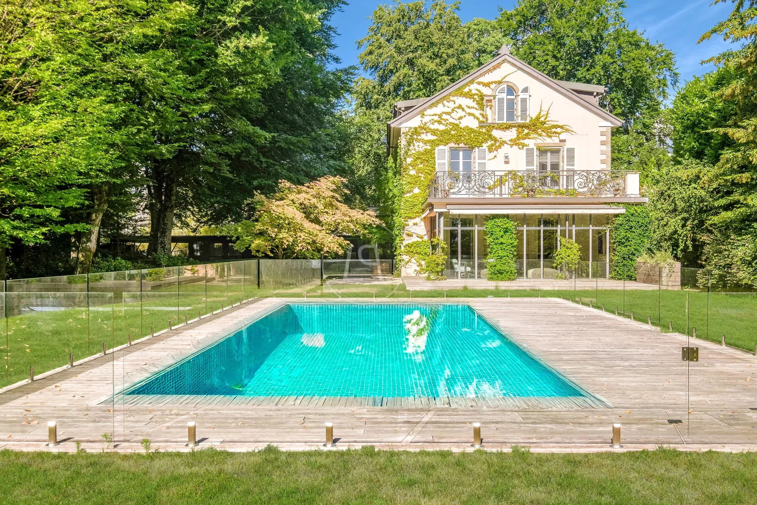 Historisches Haus mit Pool und Garten