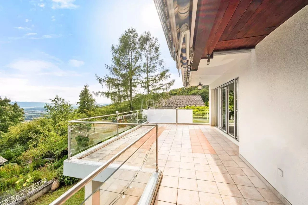 Große Terrasse mit Ausblick