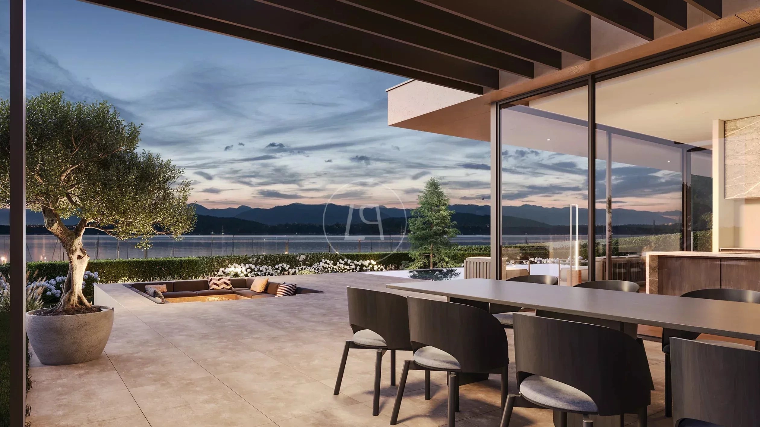 Luxuriöse Terrasse mit Seeblick bei Abenddämmerung
