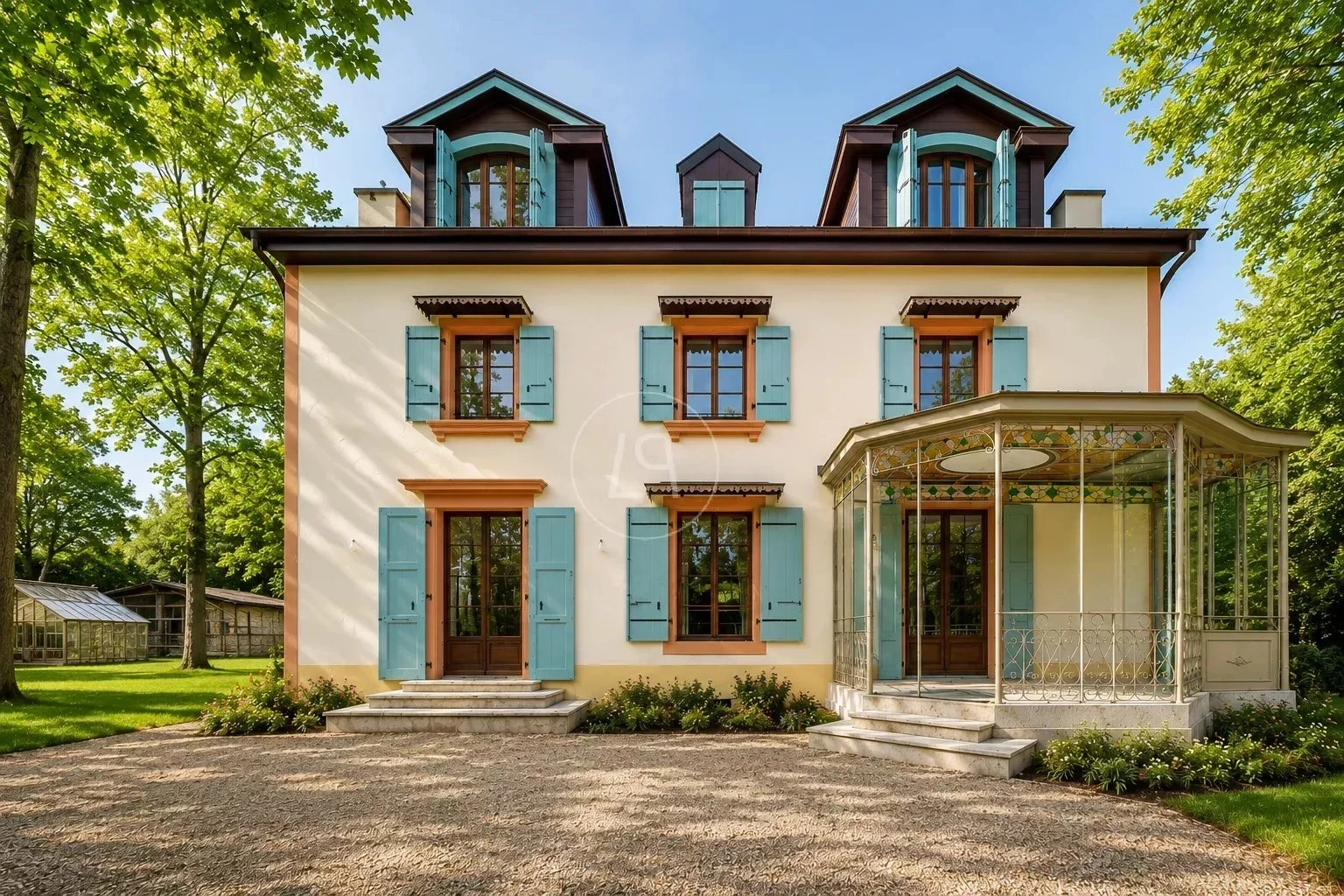 Historische Villa mit verglastem Anbau