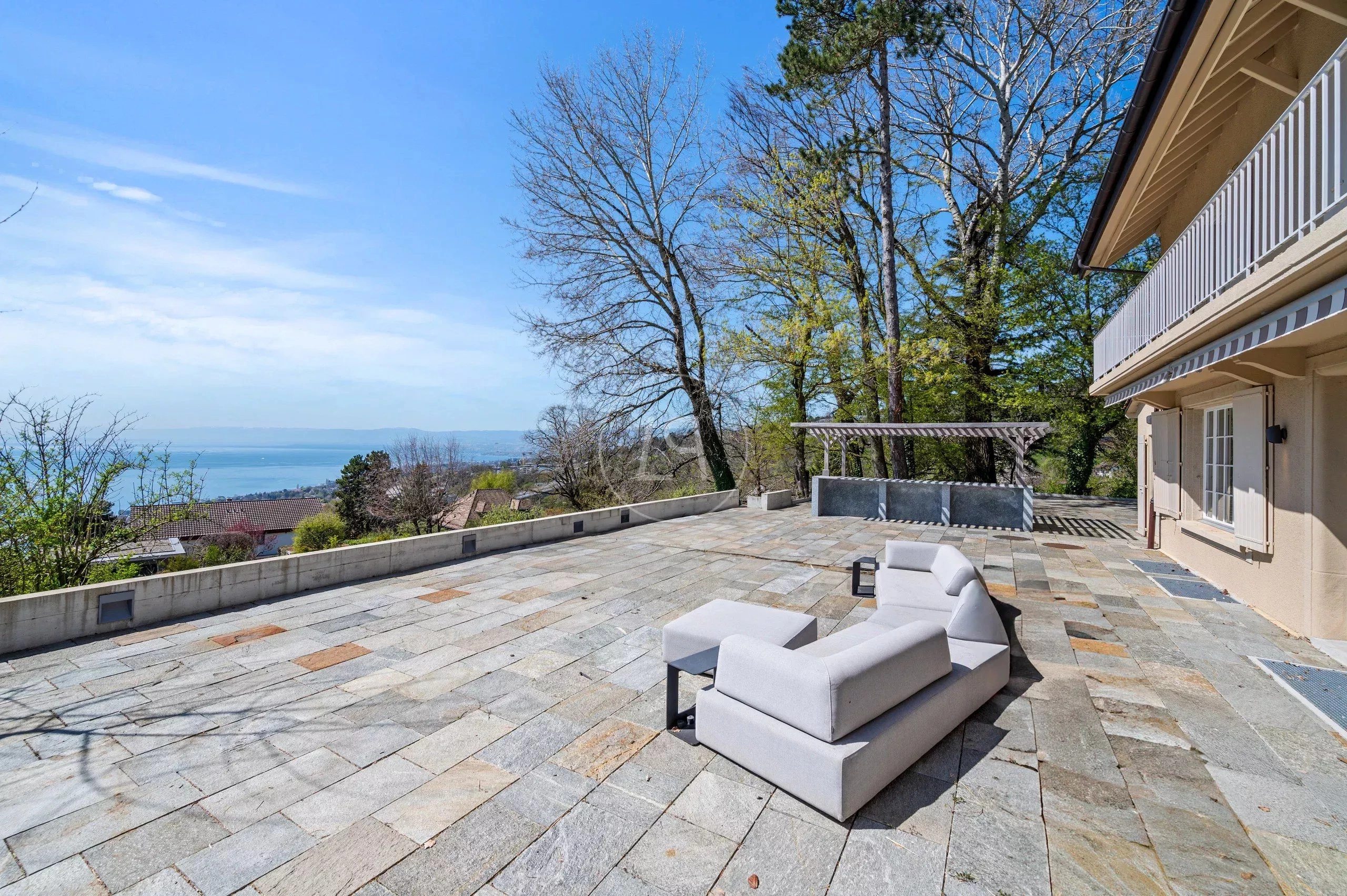 Terrasse mit Seeblick