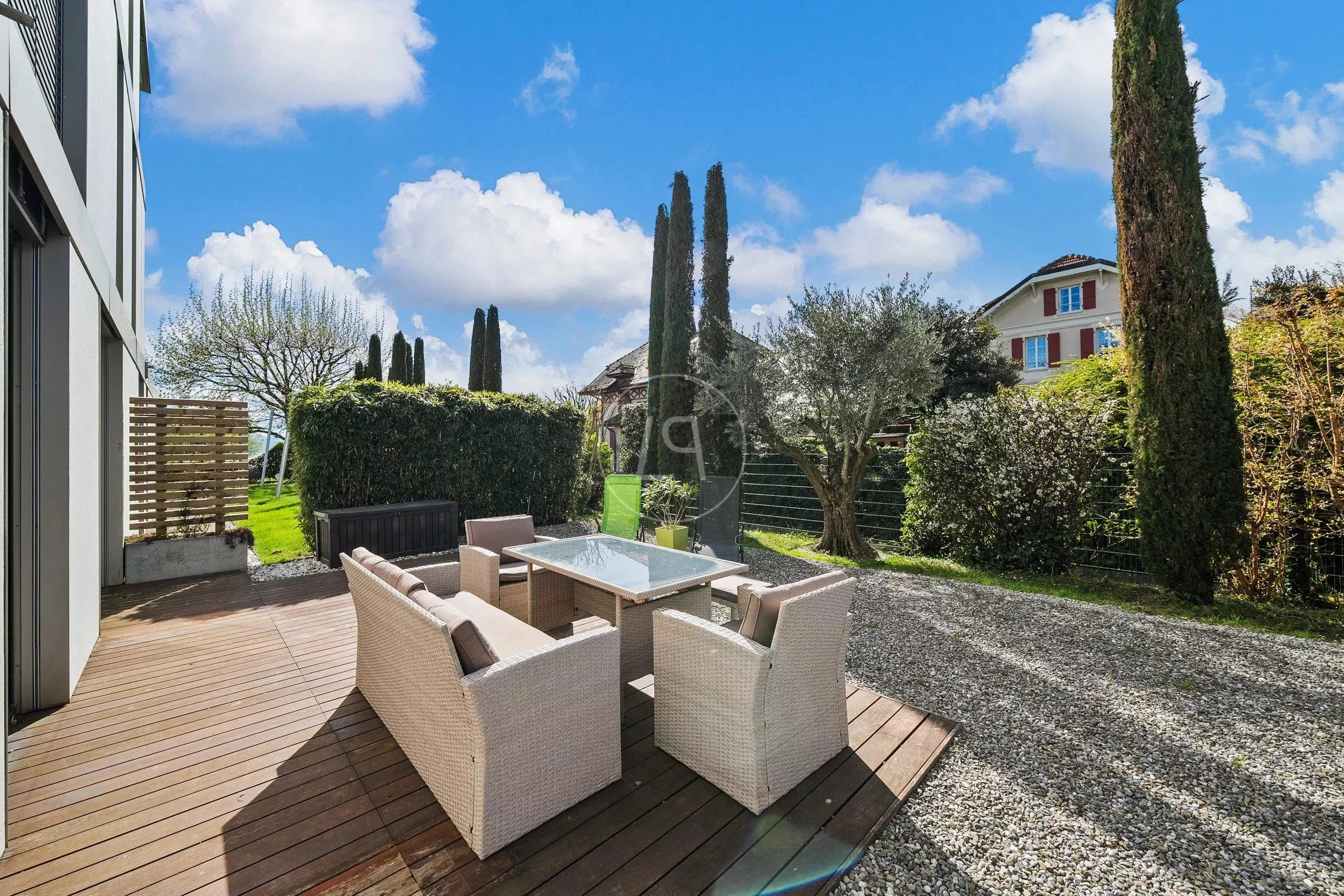 Garten-Terrasse mit Sitzgruppe