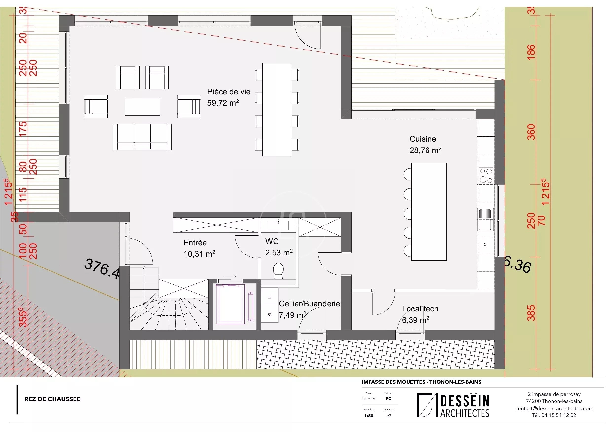 Grundriss des Erdgeschosses mit Wohn-, Küchen- und Nebenräumen