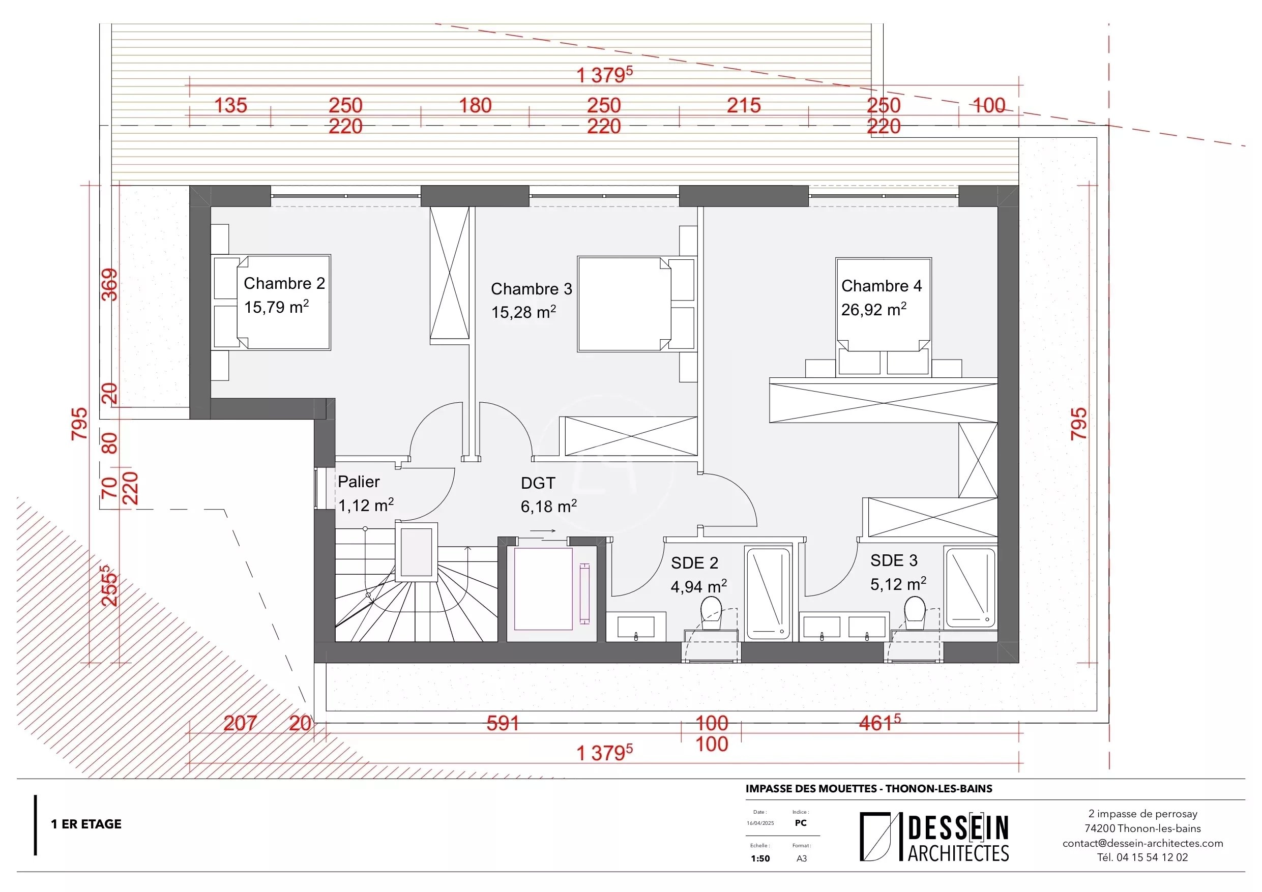Grundriss einer Obergeschoss-Etage mit drei Schlafzimmern und zwei Bädern