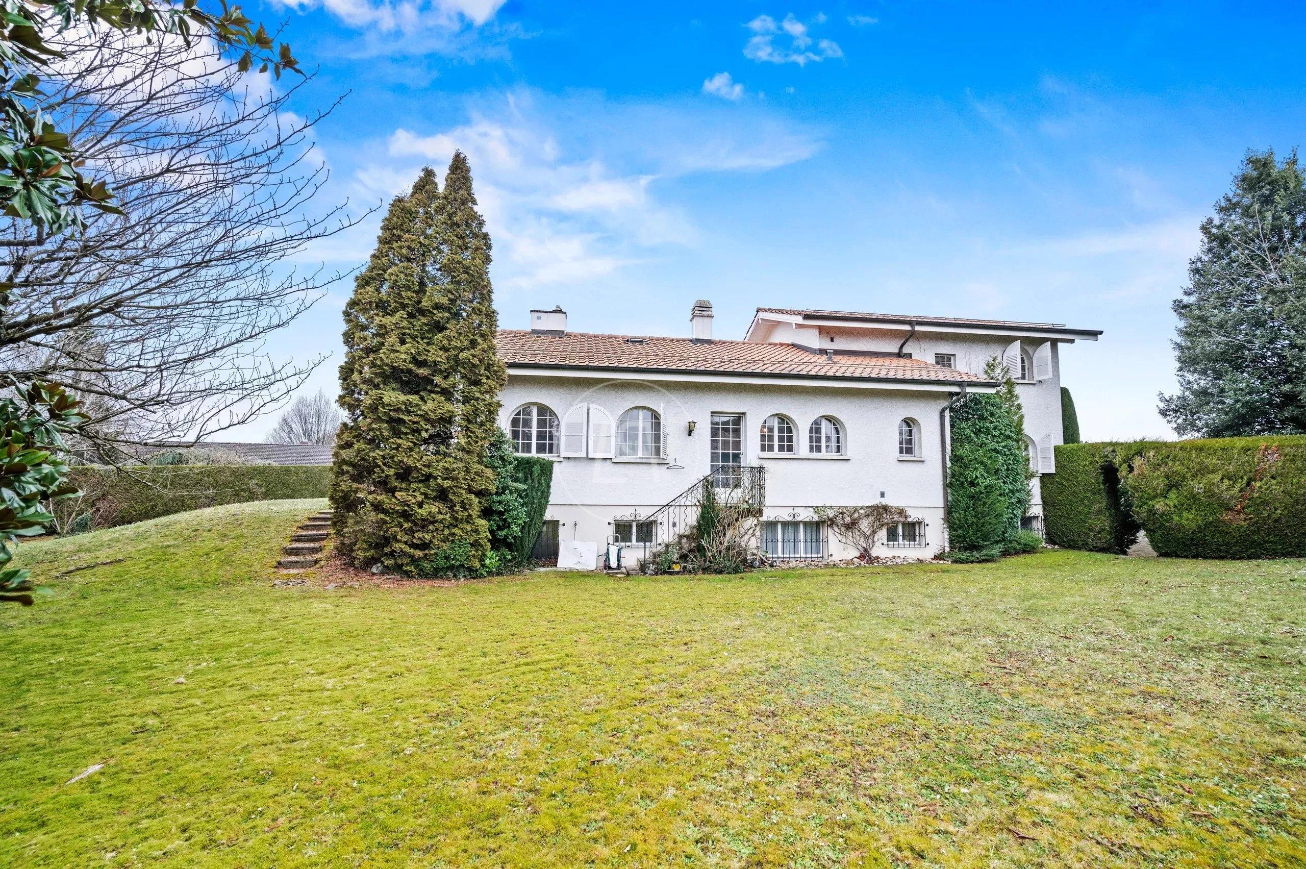 Villa mit großem Garten