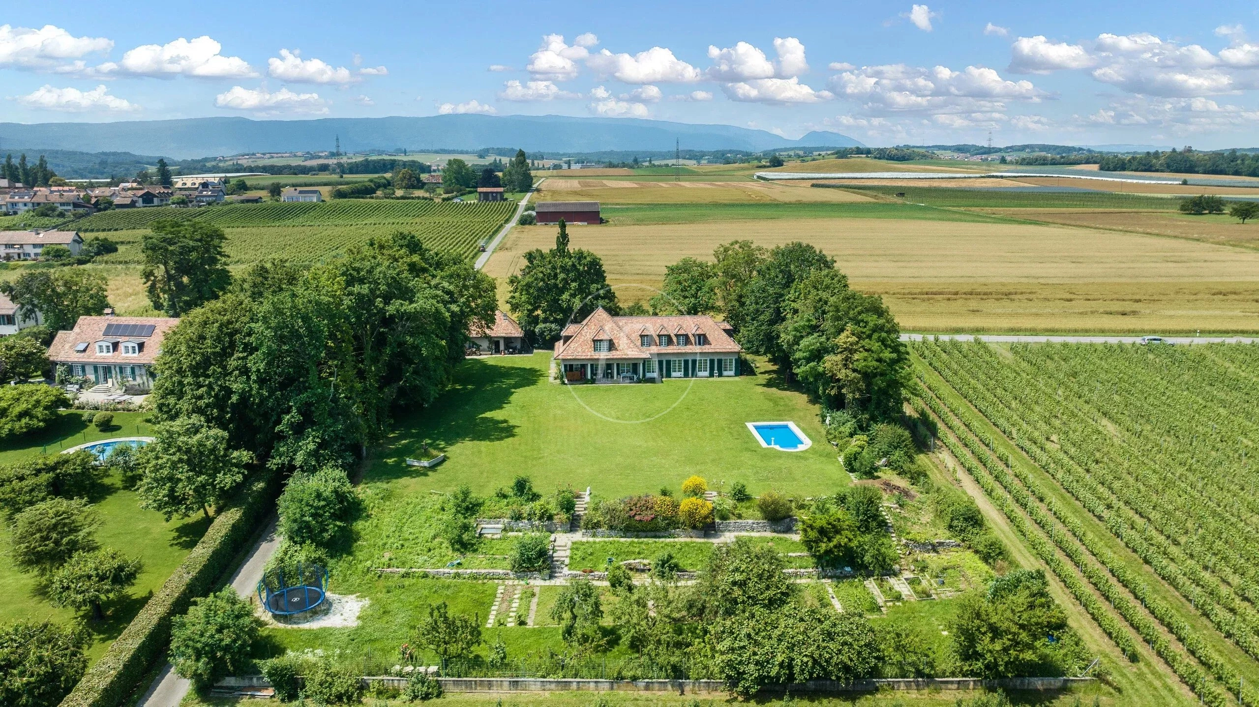 Ländliches Anwesen mit Pool und Weinbergen