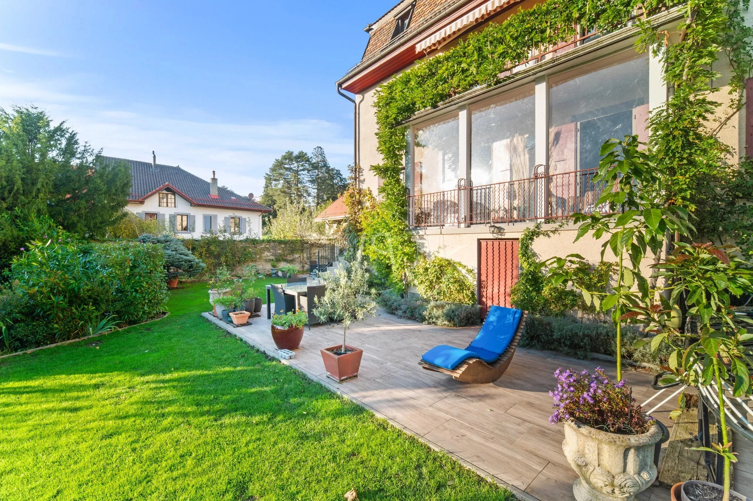 Gepflegter Garten mit Terrasse