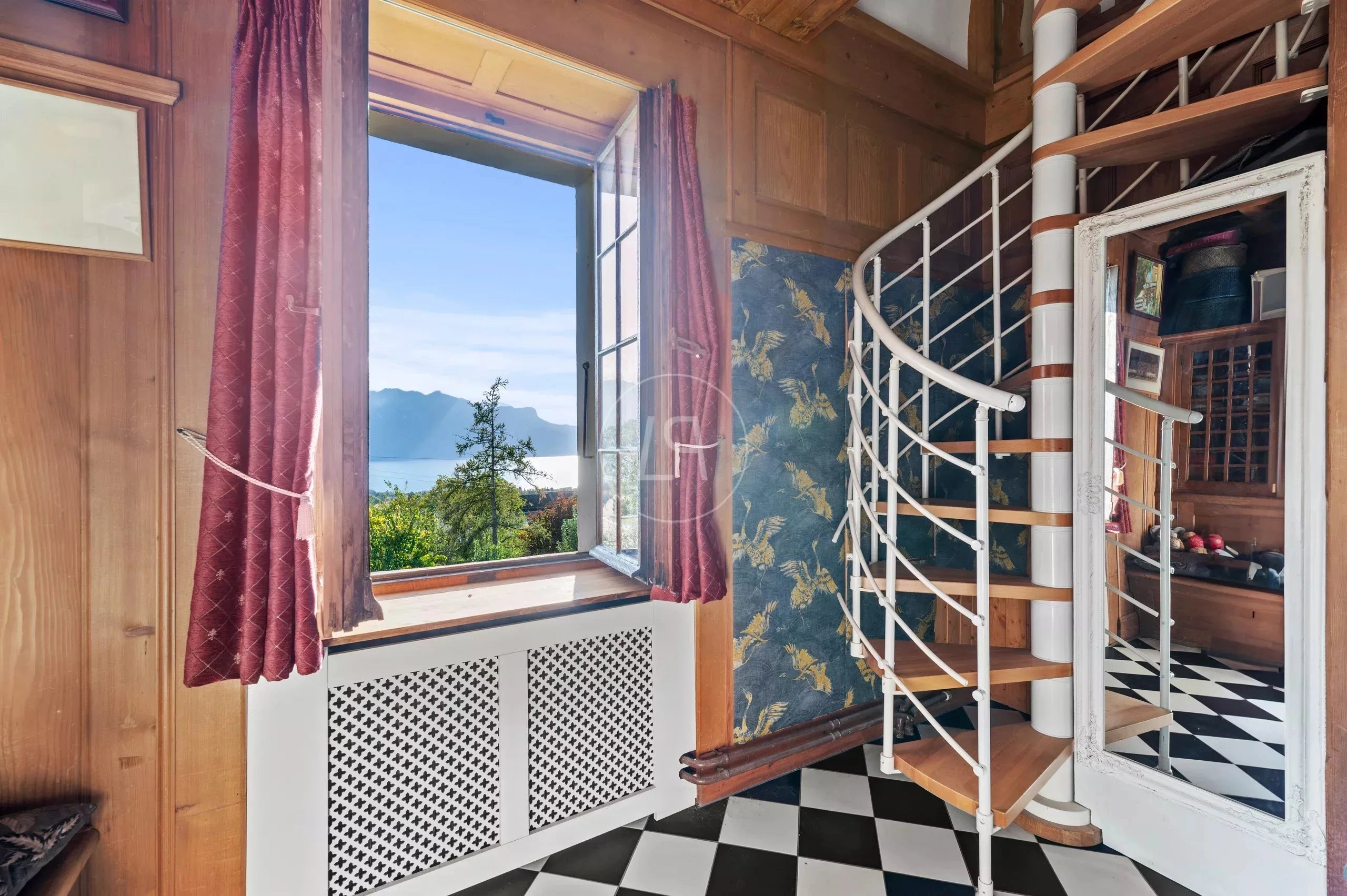 Treppenbereich mit Seeblick