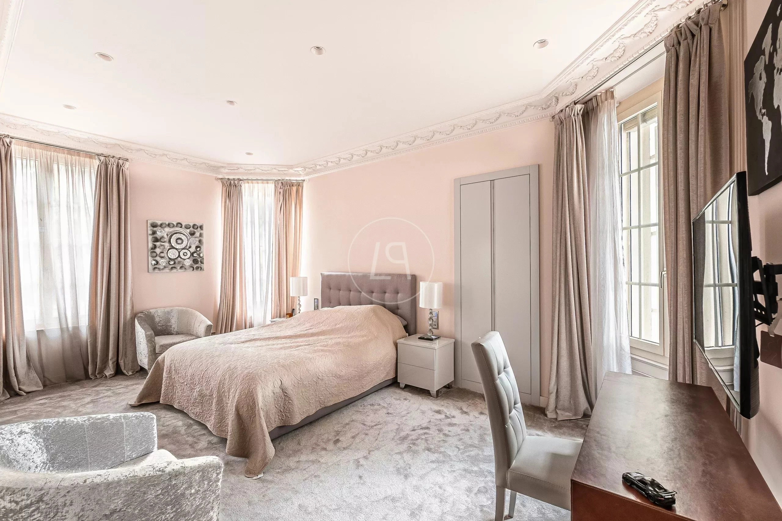 Elegantes Schlafzimmer in Pastelltönen