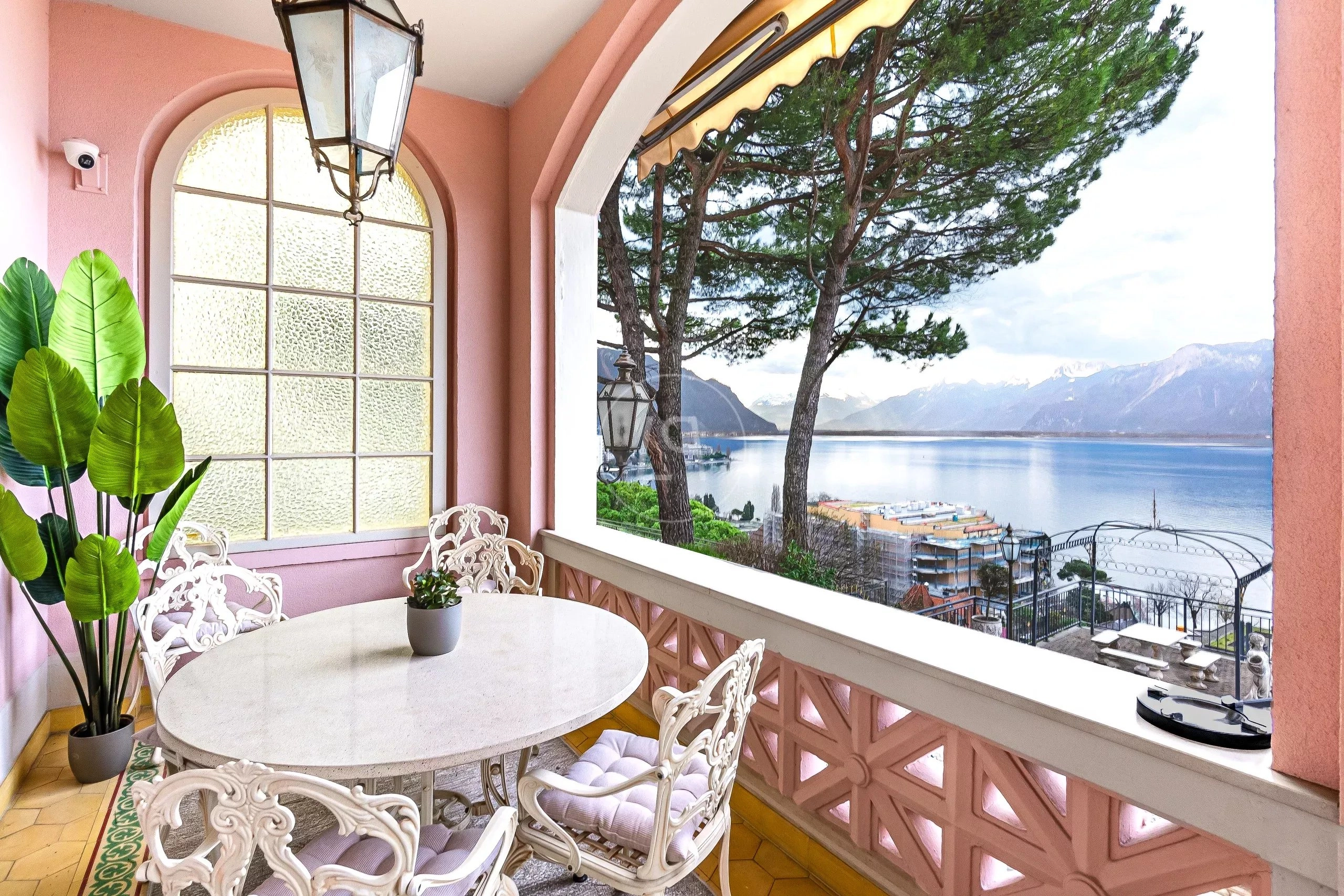 Balkon mit Seeblick