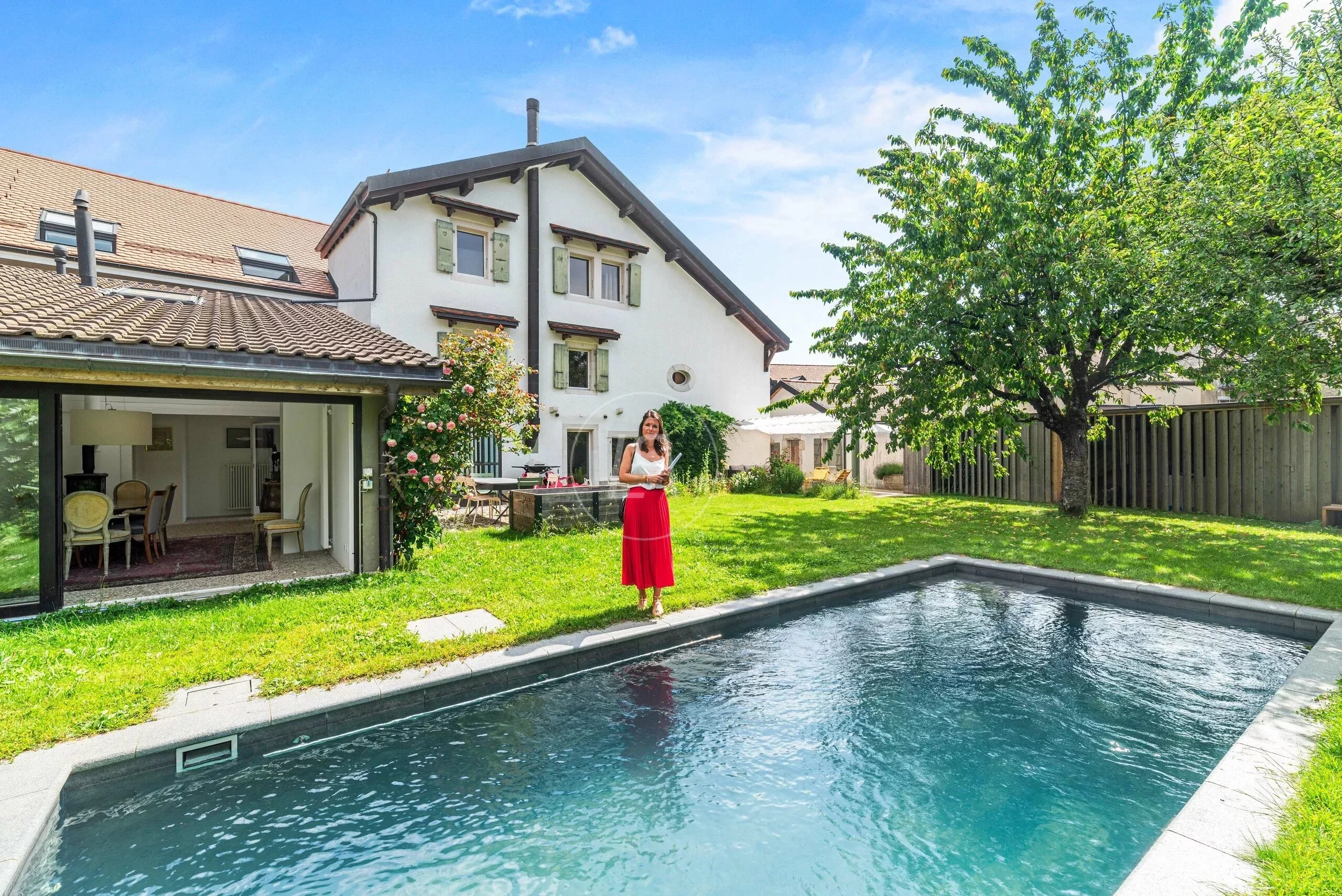 Einfamilienhaus mit Garten und Pool