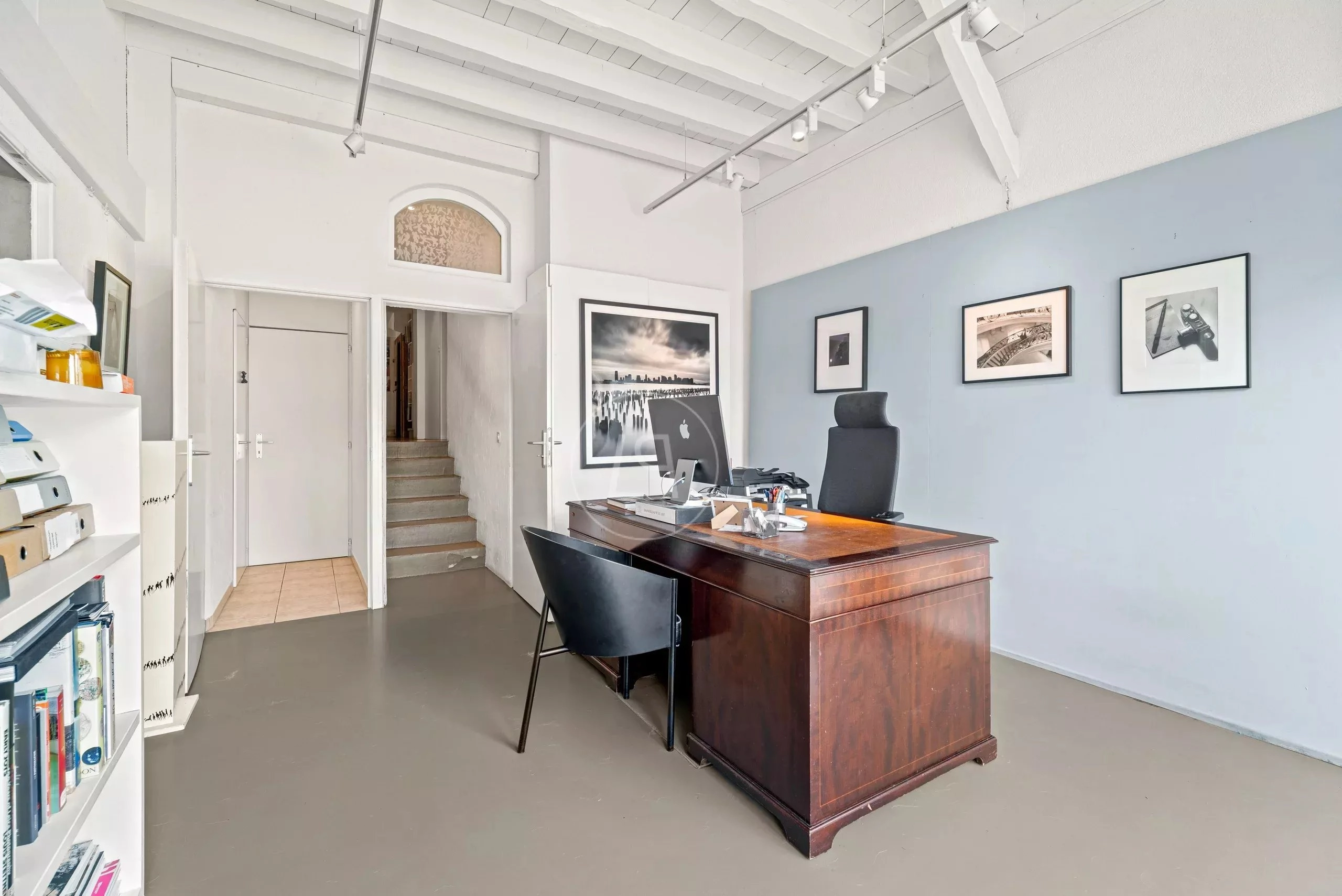 Büro mit hoher Decke