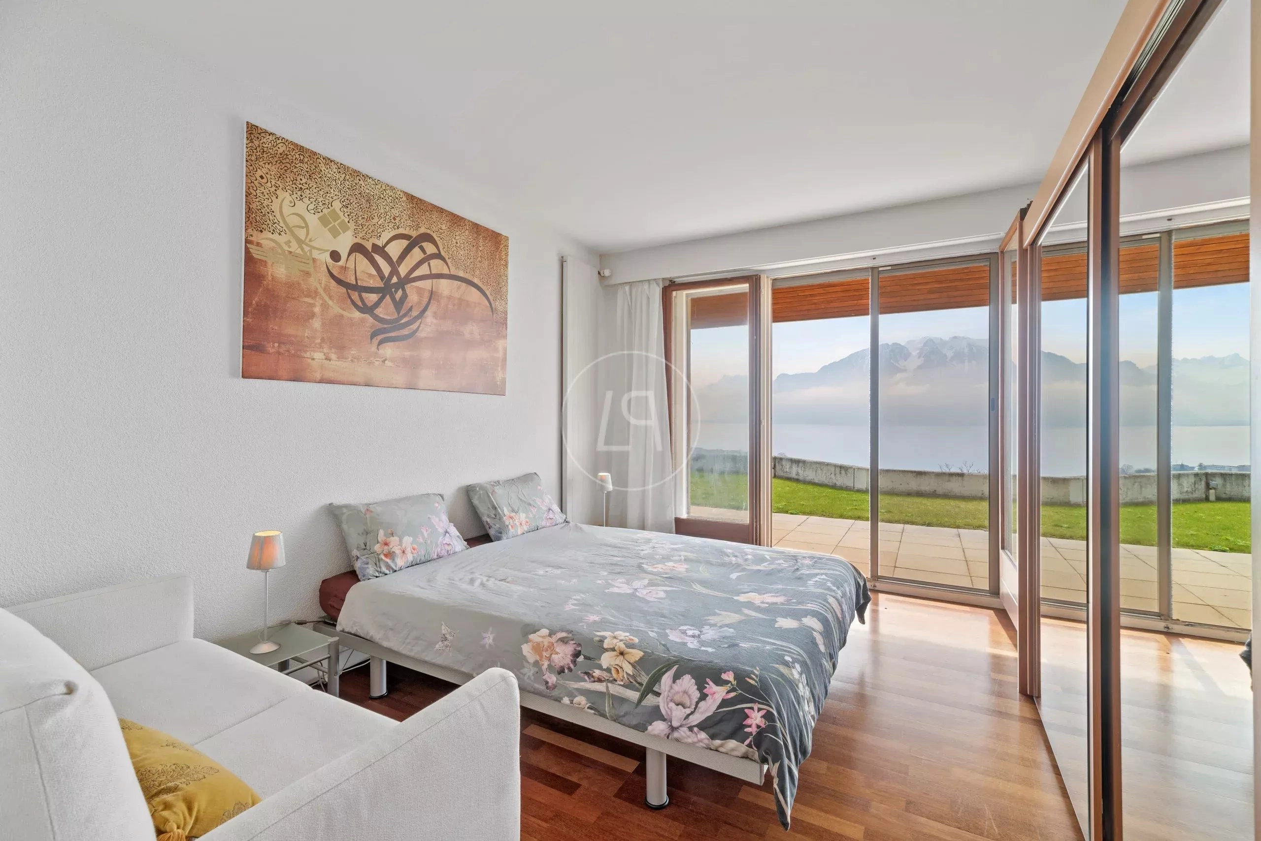 Schlafzimmer mit Seeblick