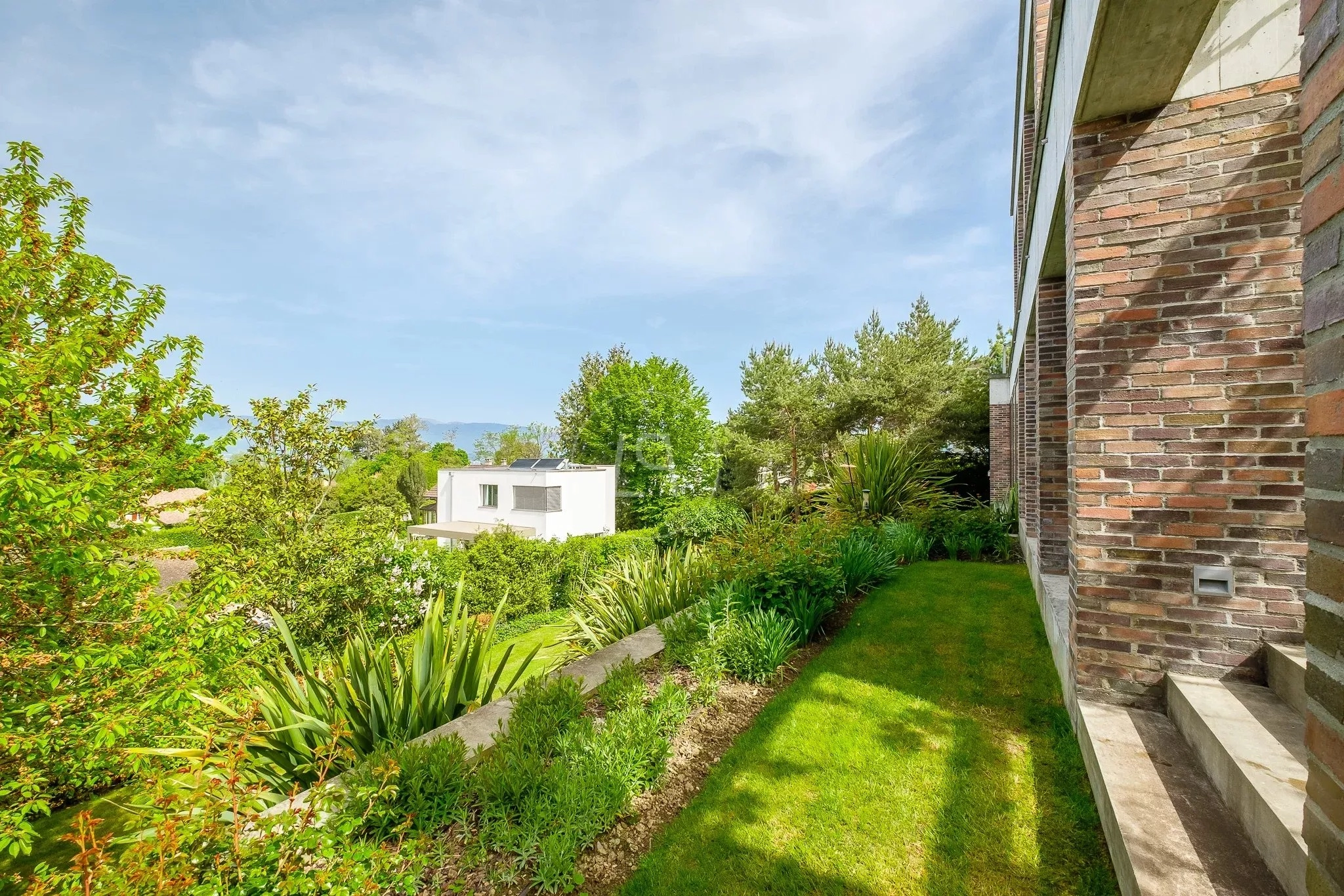 Gartenansicht am Haus