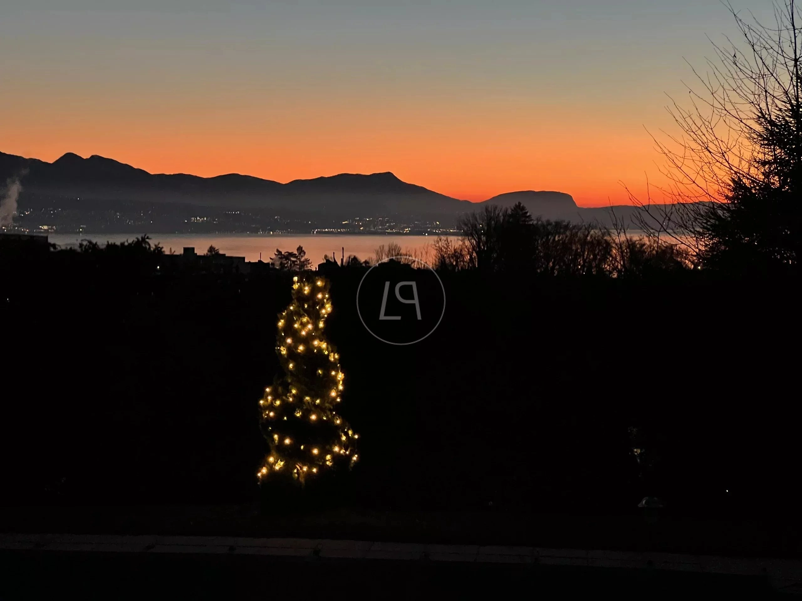 Sonnenuntergang mit Seeblick