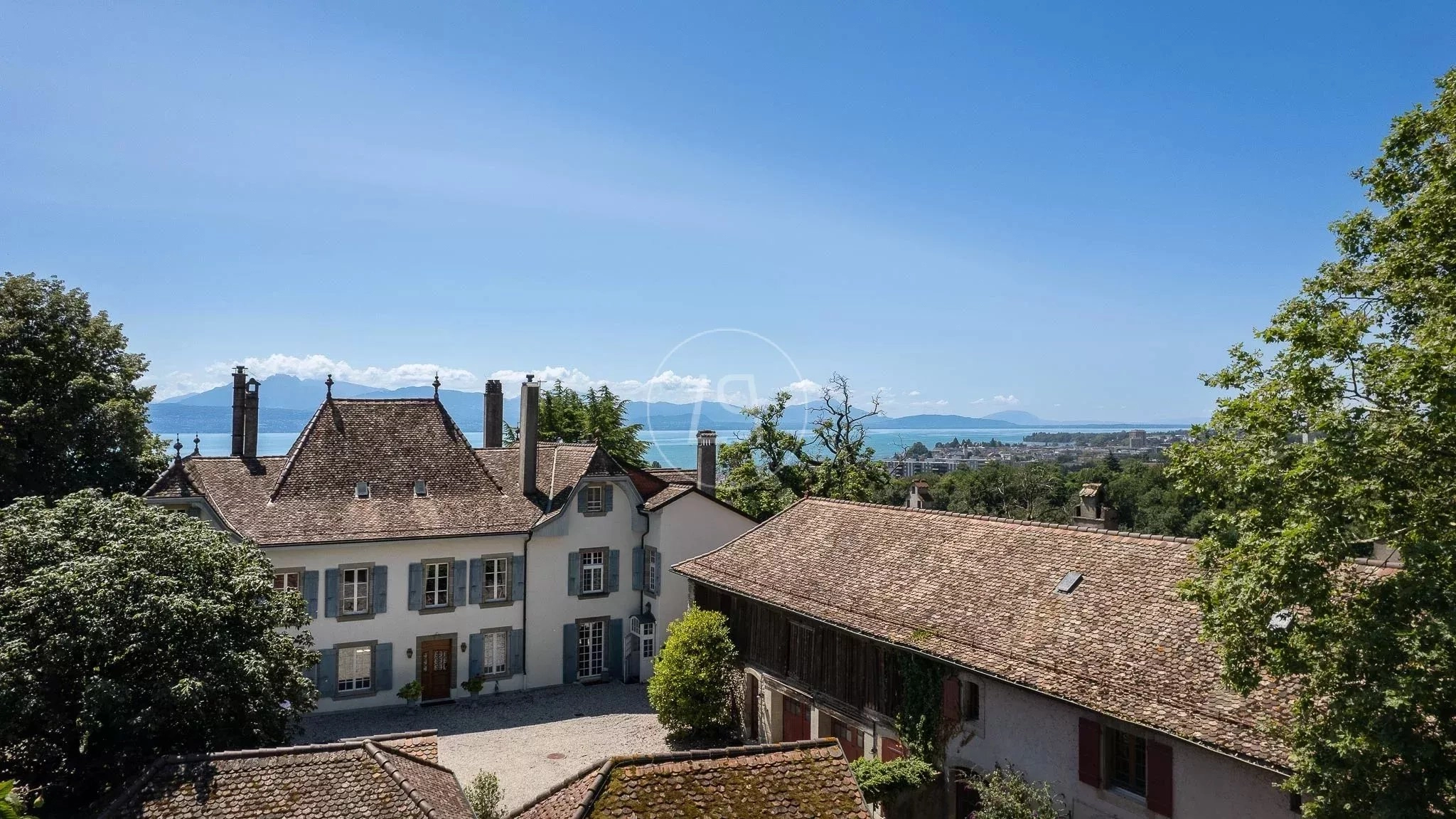 Historisches Anwesen mit Seeblick