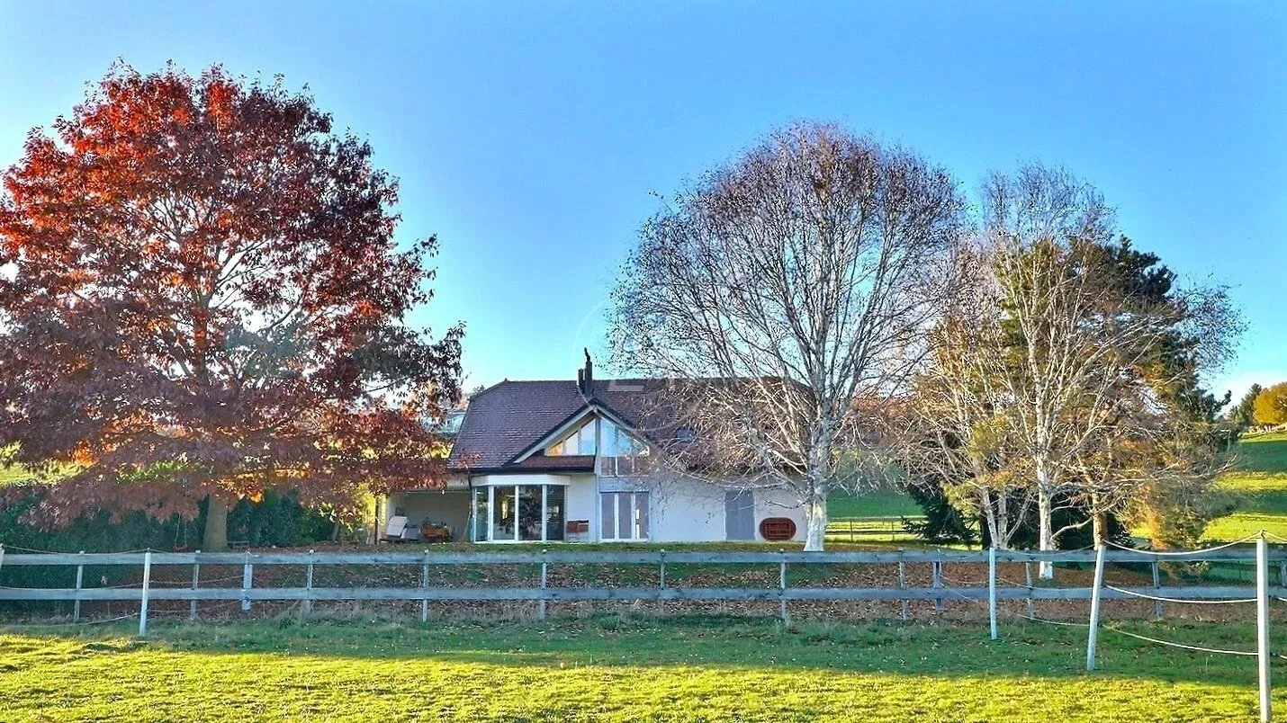 Einfamilienhaus auf weitläufigem Grundstück
