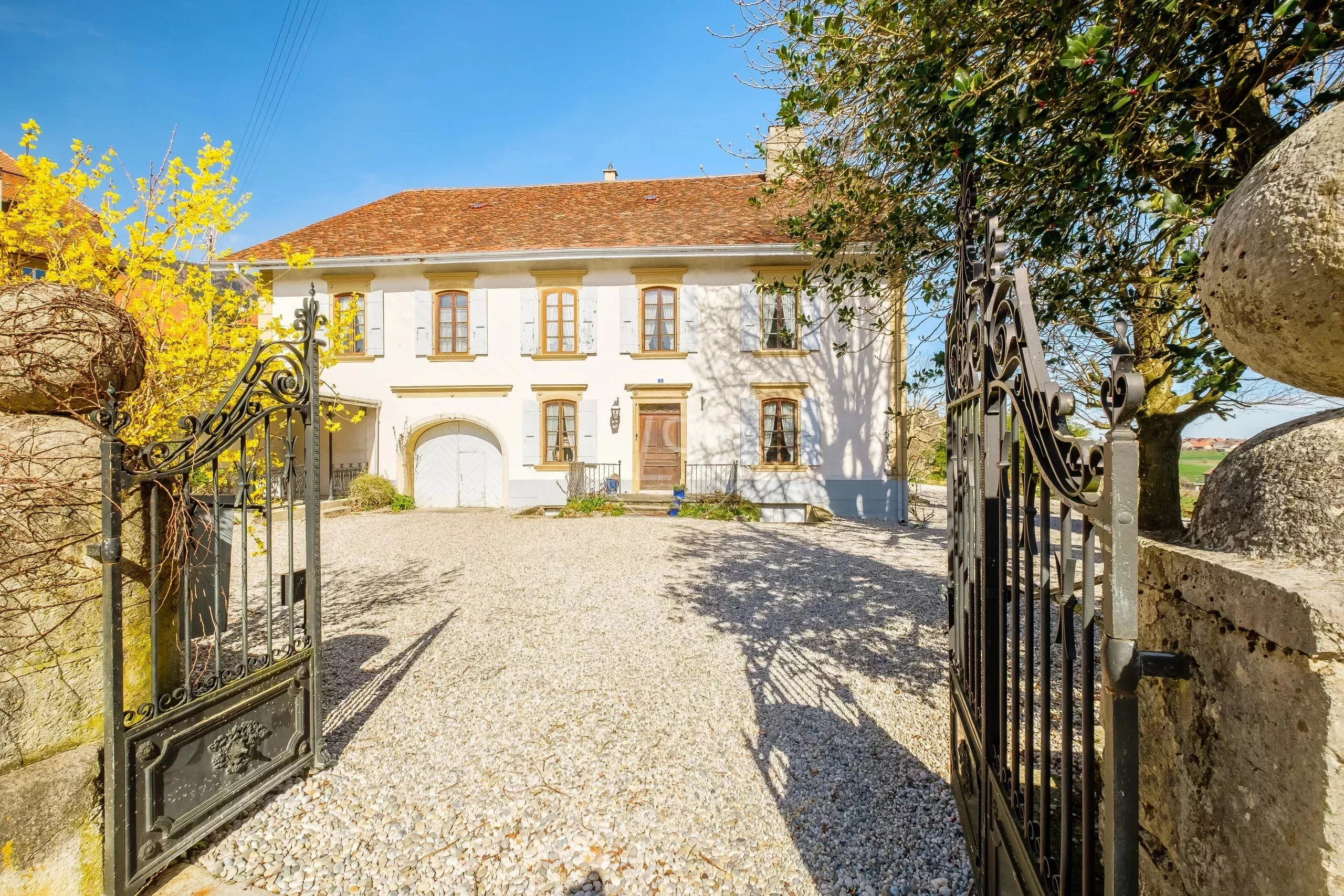 Historisches Landhaus mit Einfahrt