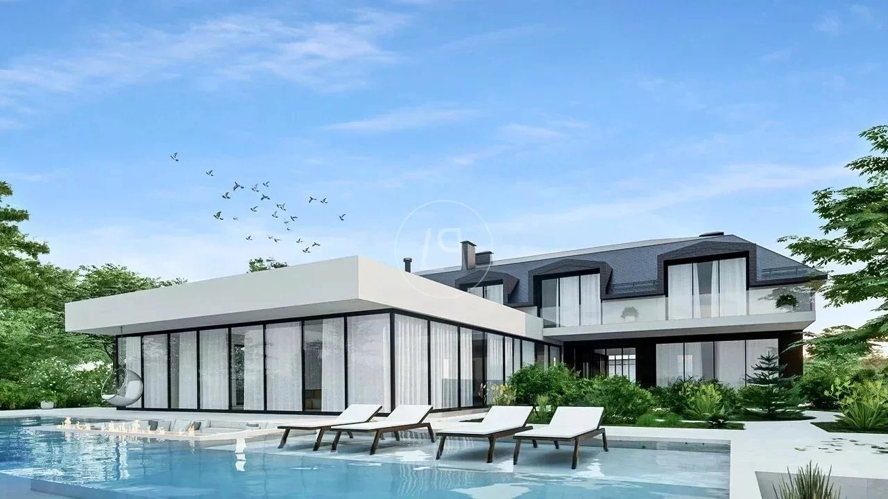 Moderne Luxusvilla mit Pool und Garten