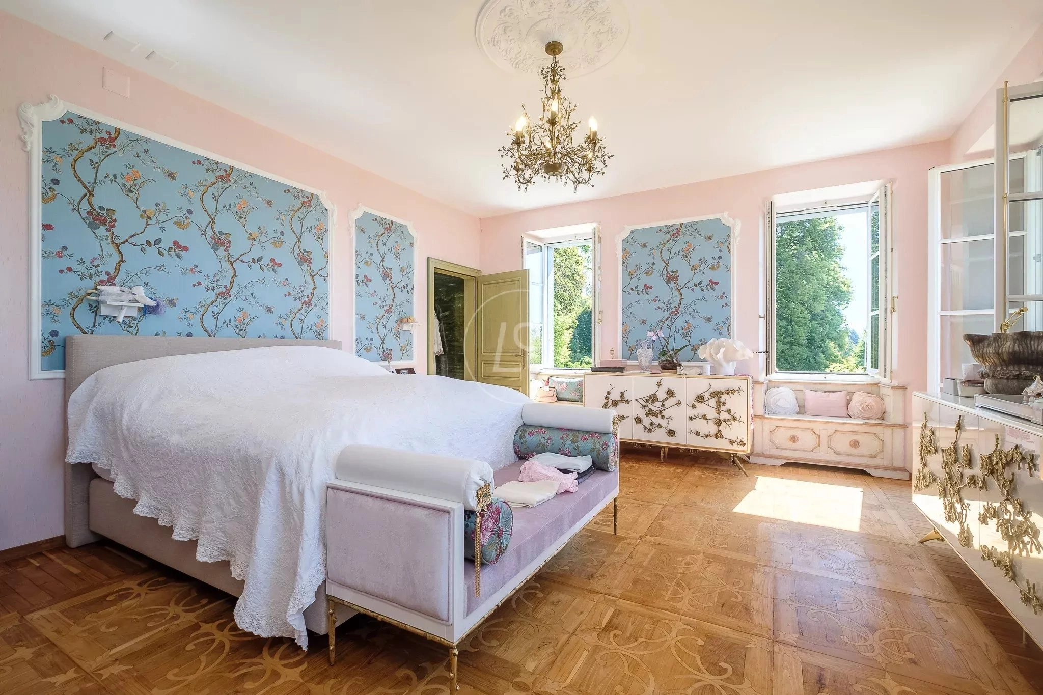 Elegantes Schlafzimmer mit Vintage-Charme