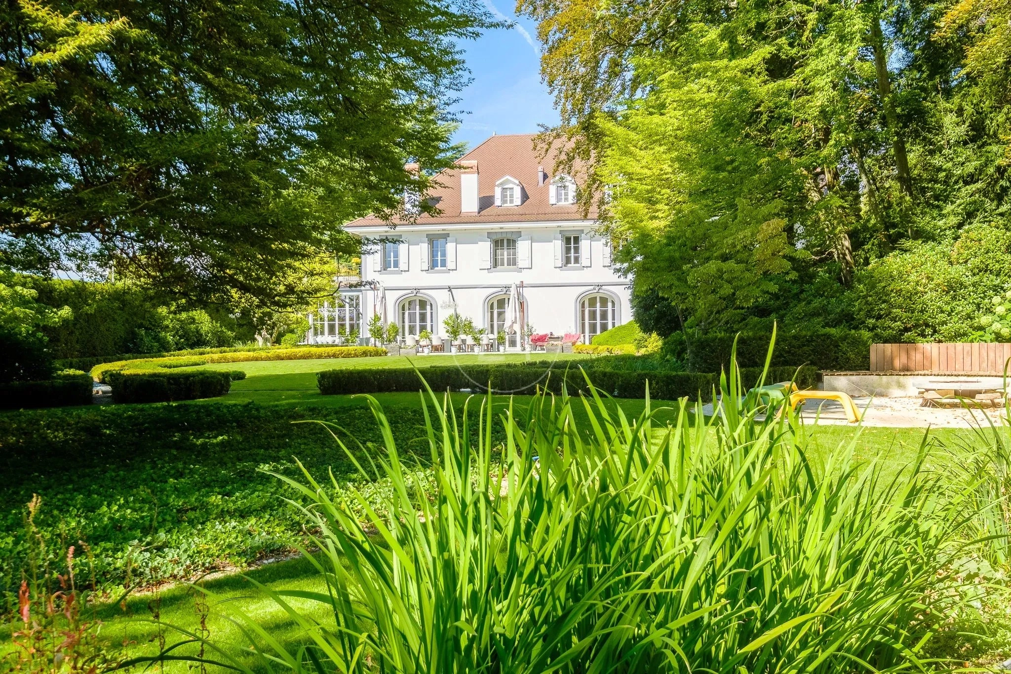 Elegantes Anwesen mit großzügigem Garten