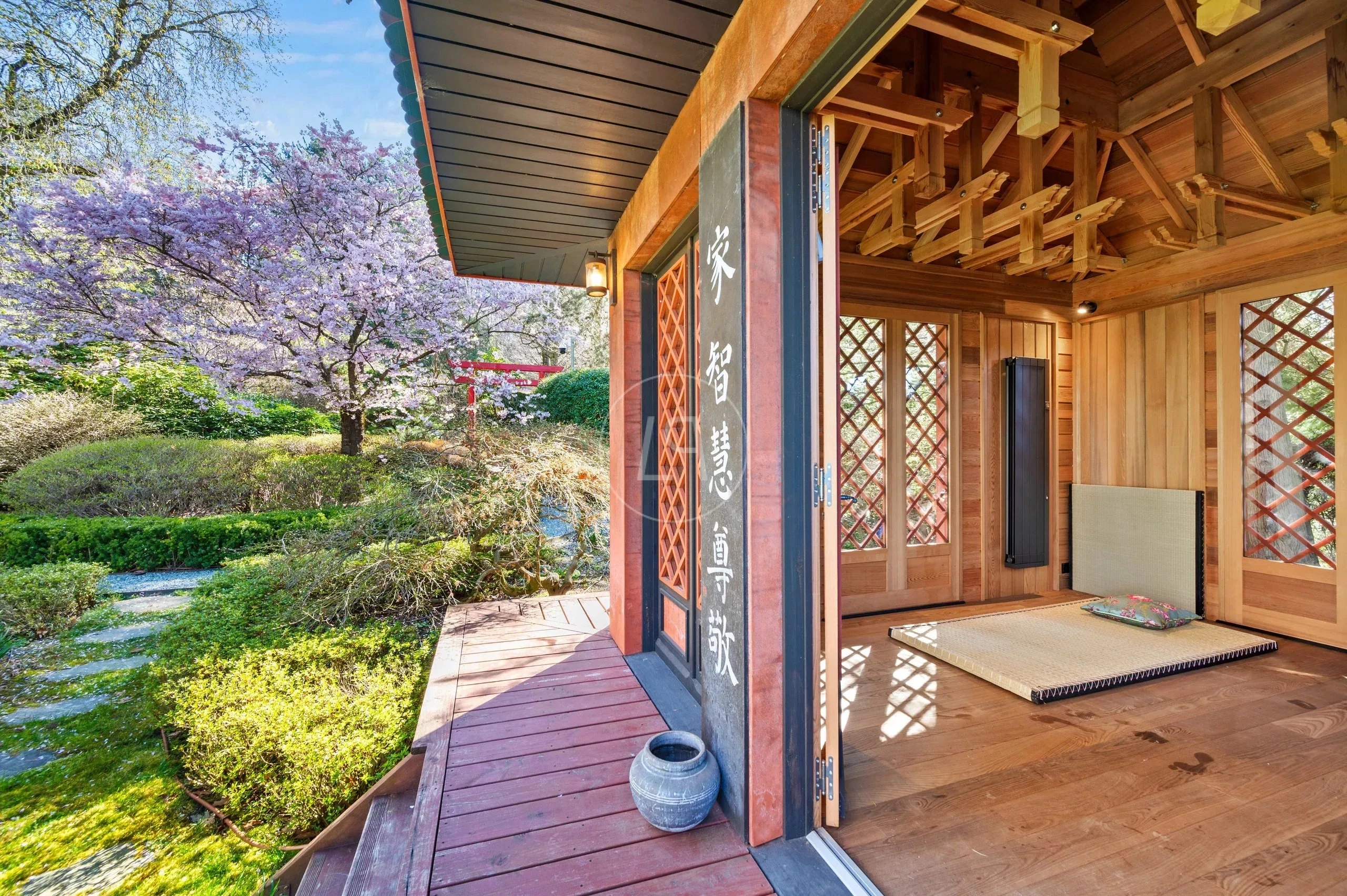 Japanischer Pavillon im Garten