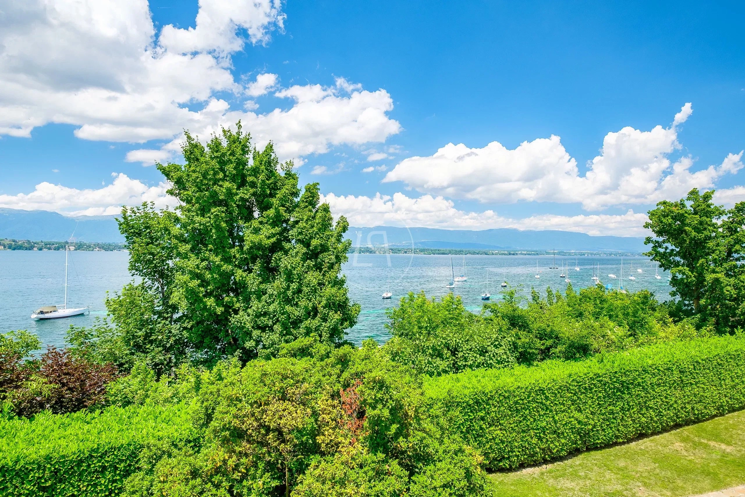 Seeblick mit Garten