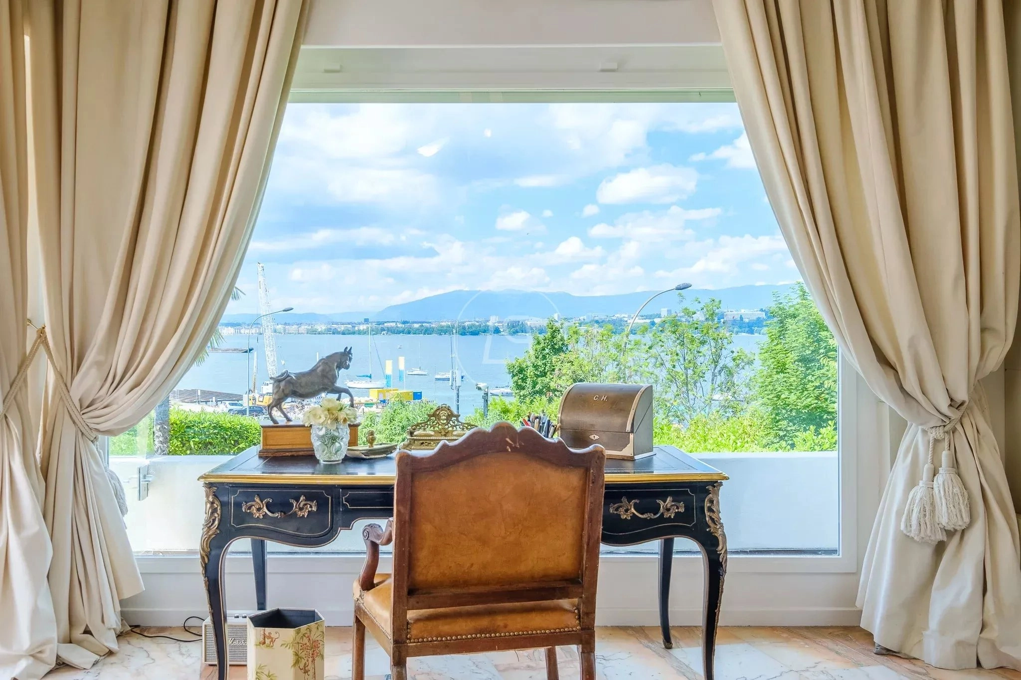 Arbeitszimmer mit Panoramablick