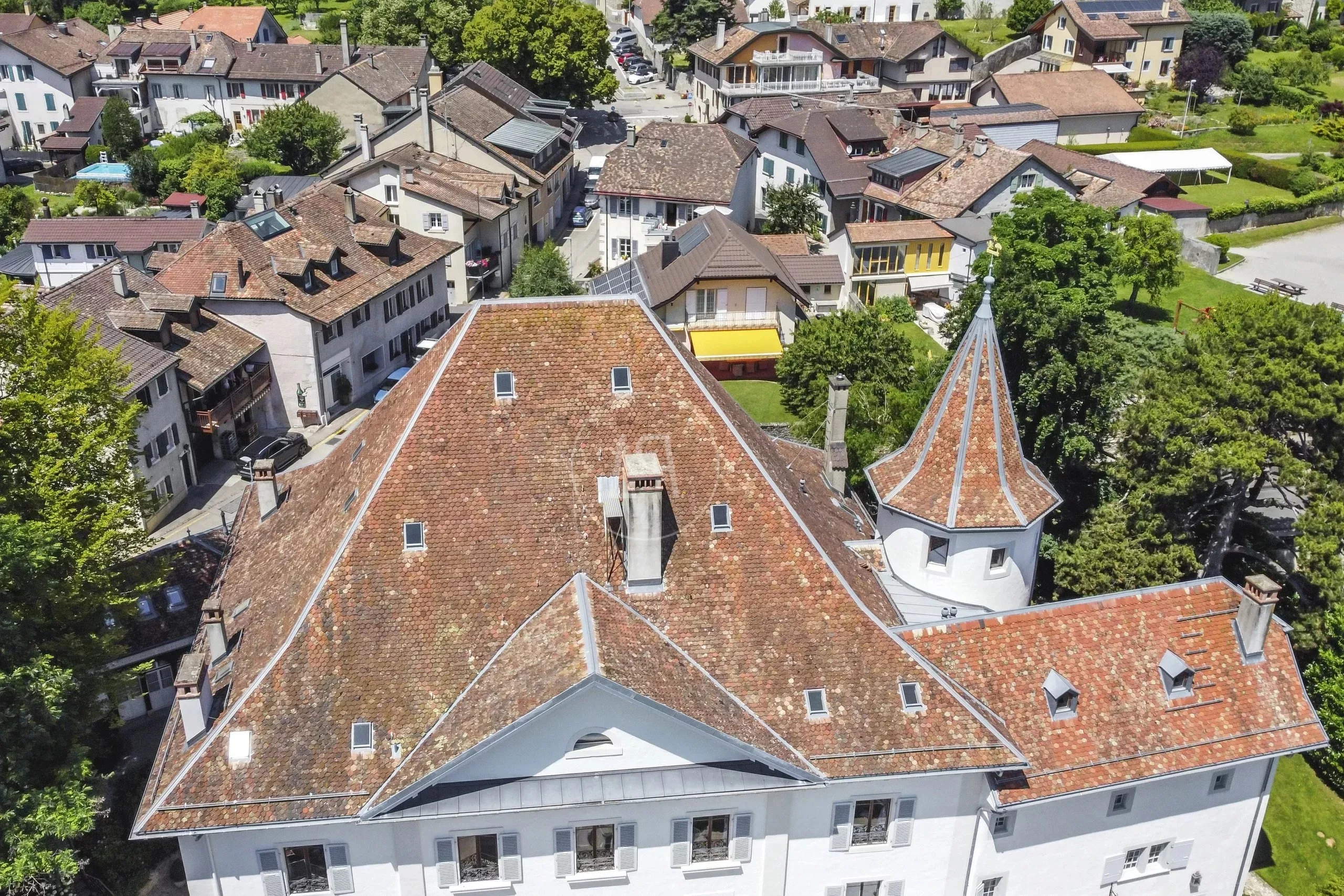 Luftaufnahme eines historischen Wohngebäudes